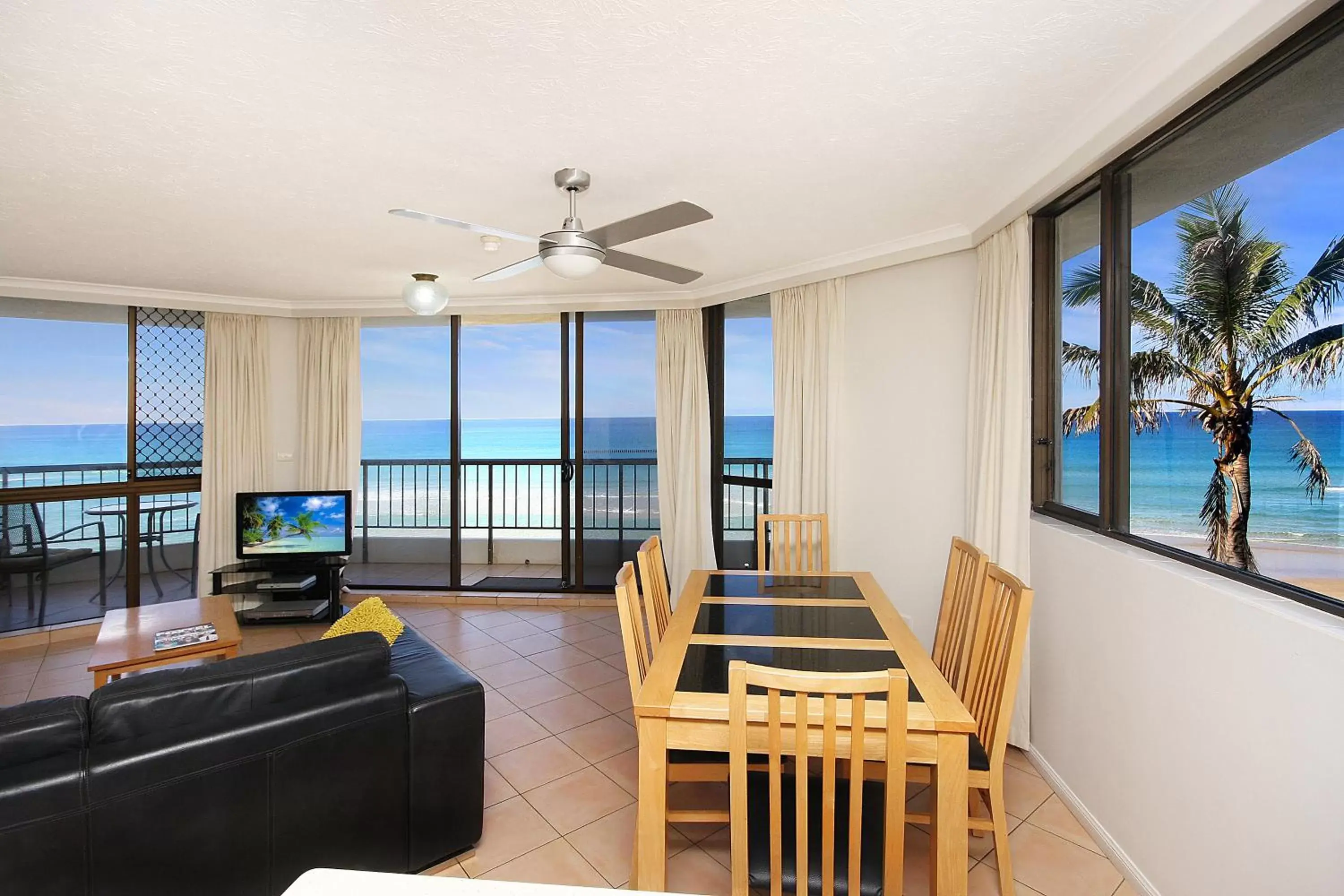 Dining area in Spindrift on the Beach - Absolute Beachfront