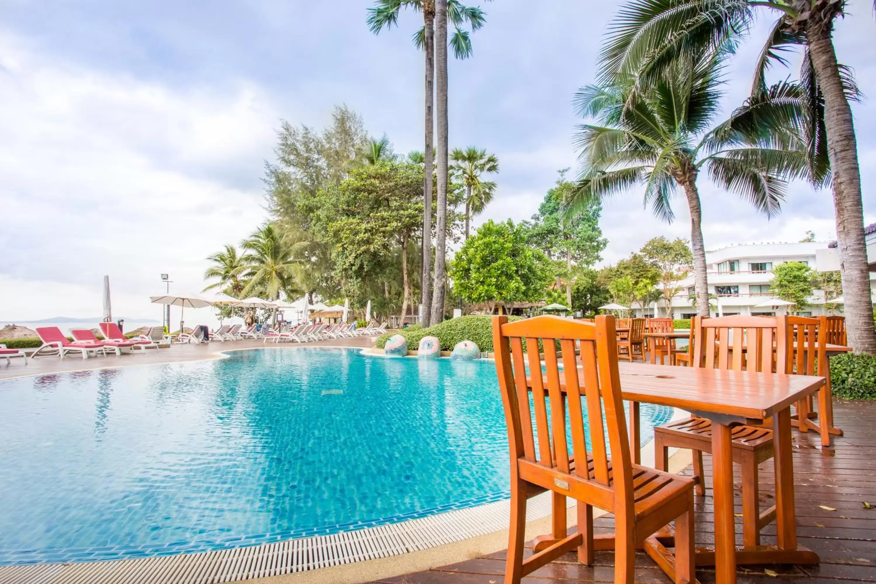 Swimming Pool in Novotel Rayong Rim Pae Resort