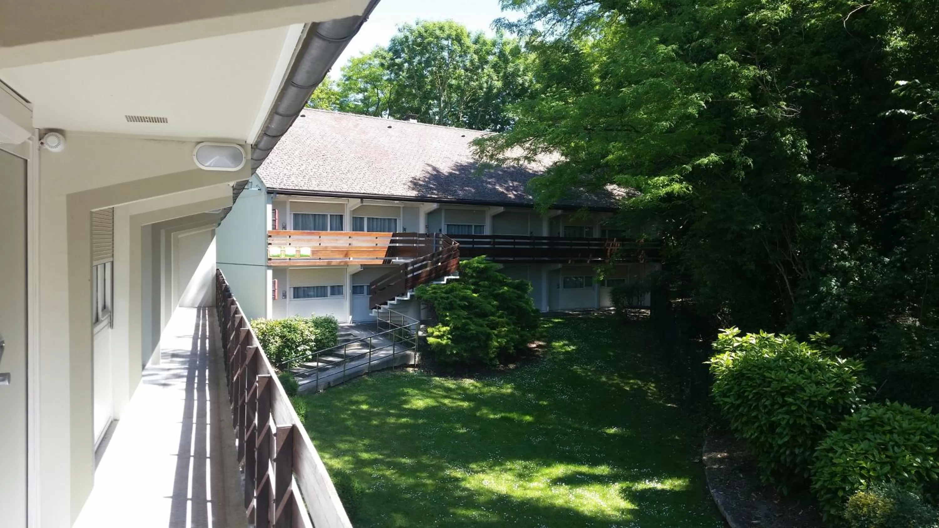 On site in Kyriad - Ecouen la Croix Verte