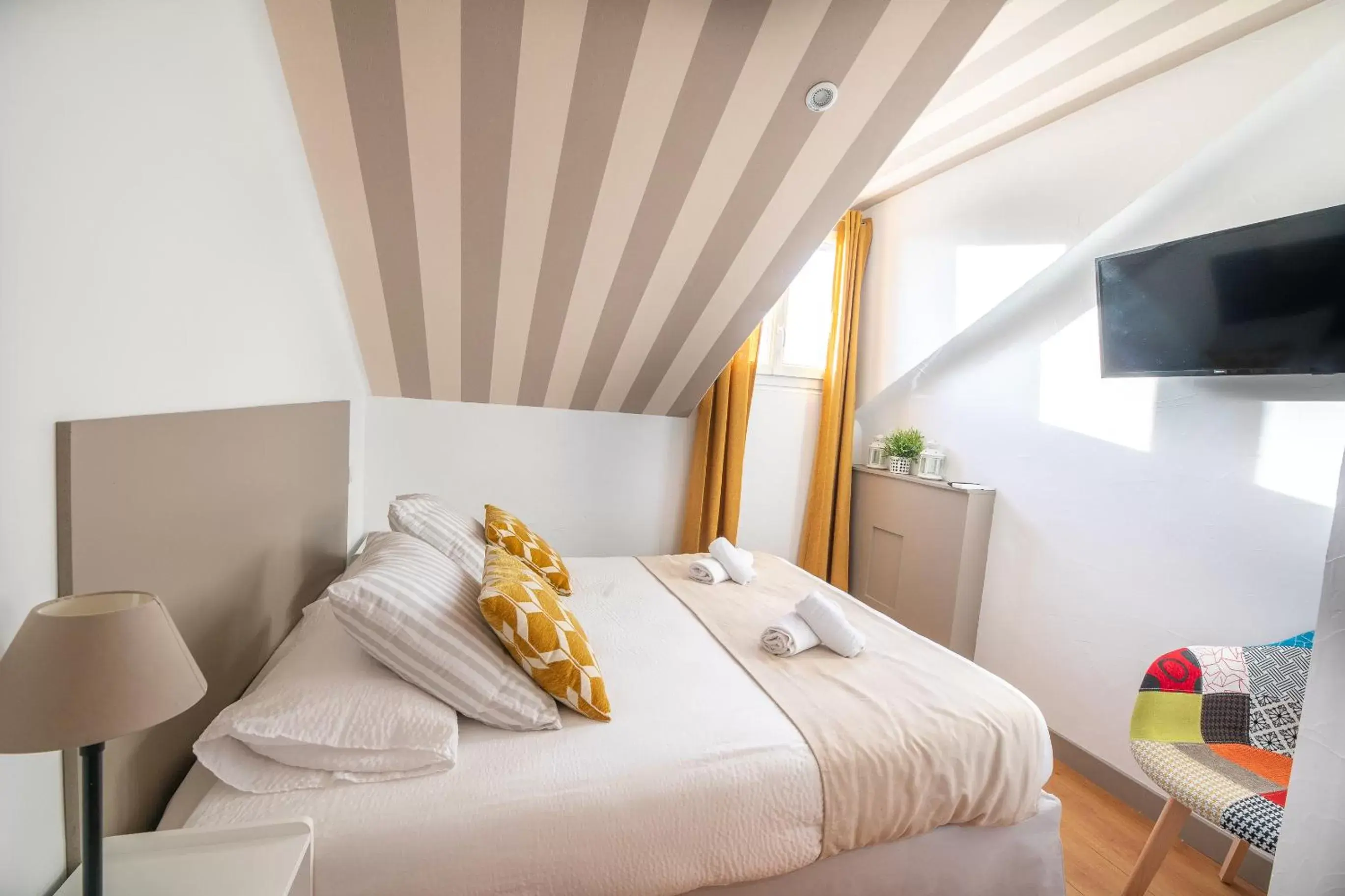 Photo of the whole room, Bed in Hotel Cote Basque Photo of the whole room, Bed in Hotel Cote Basque