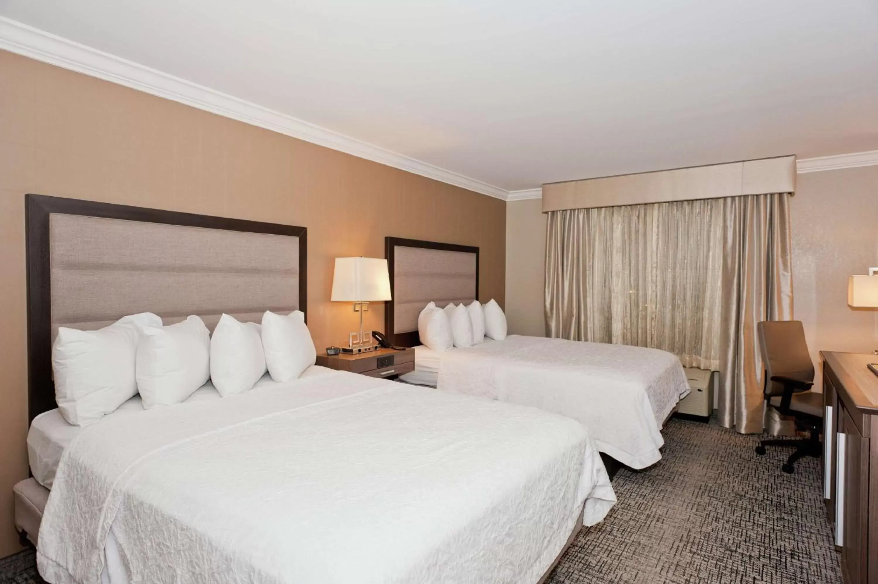 Photo of the whole room, Bed in Hampton Inn & Suites Ridgeland