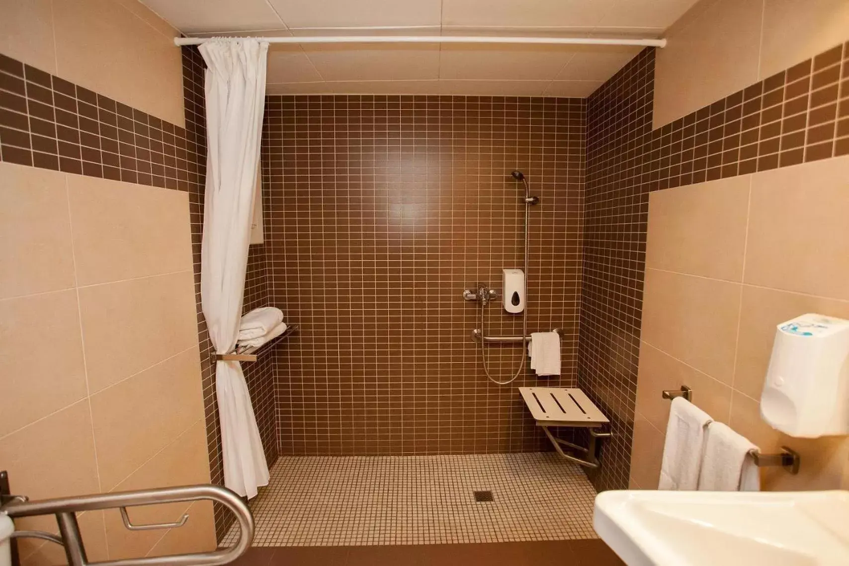 Bathroom in Hotel Maria del Mar Bathroom in Hotel Maria del Mar