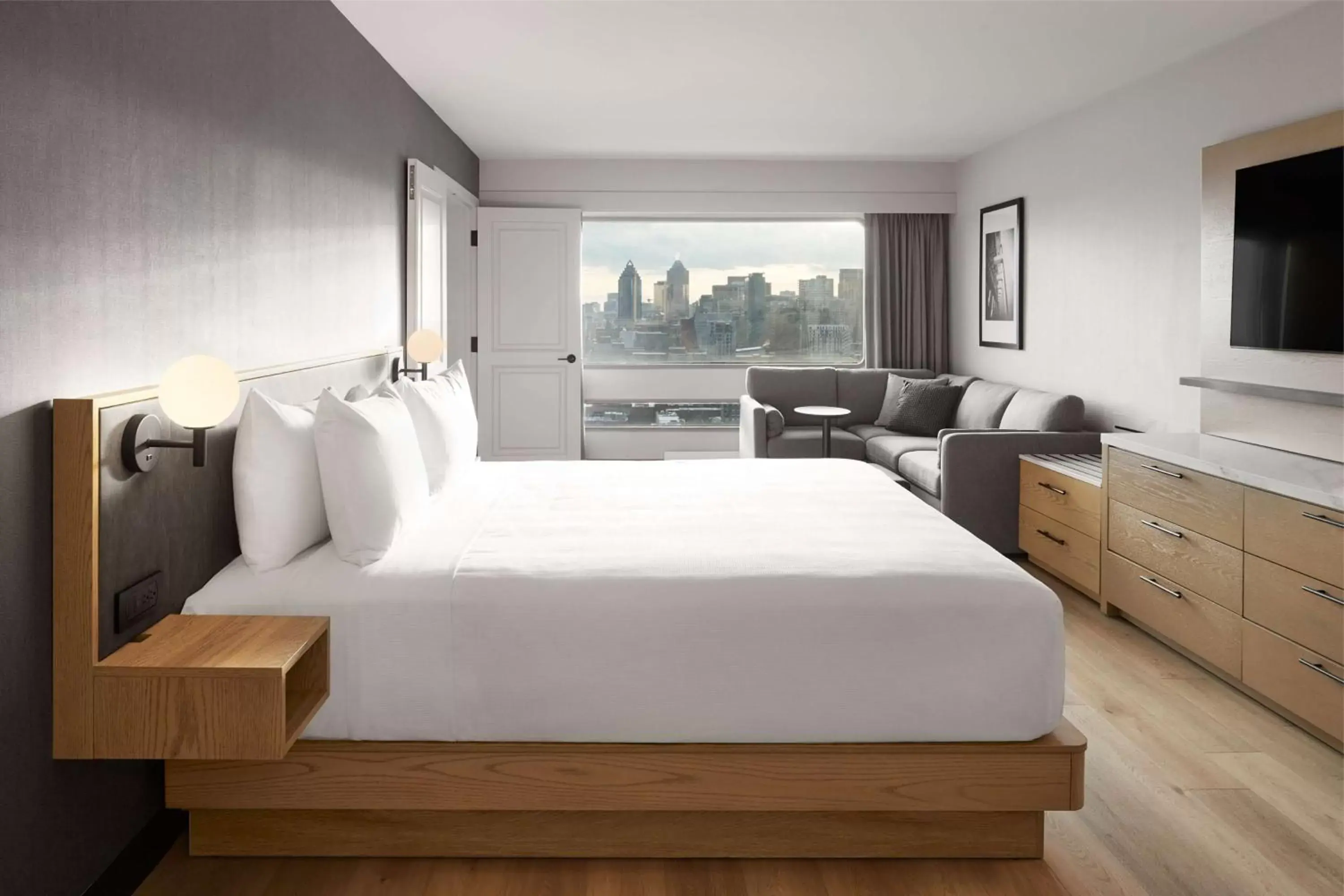 Photo of the whole room, Bed in Hyatt Place Montreal - Downtown