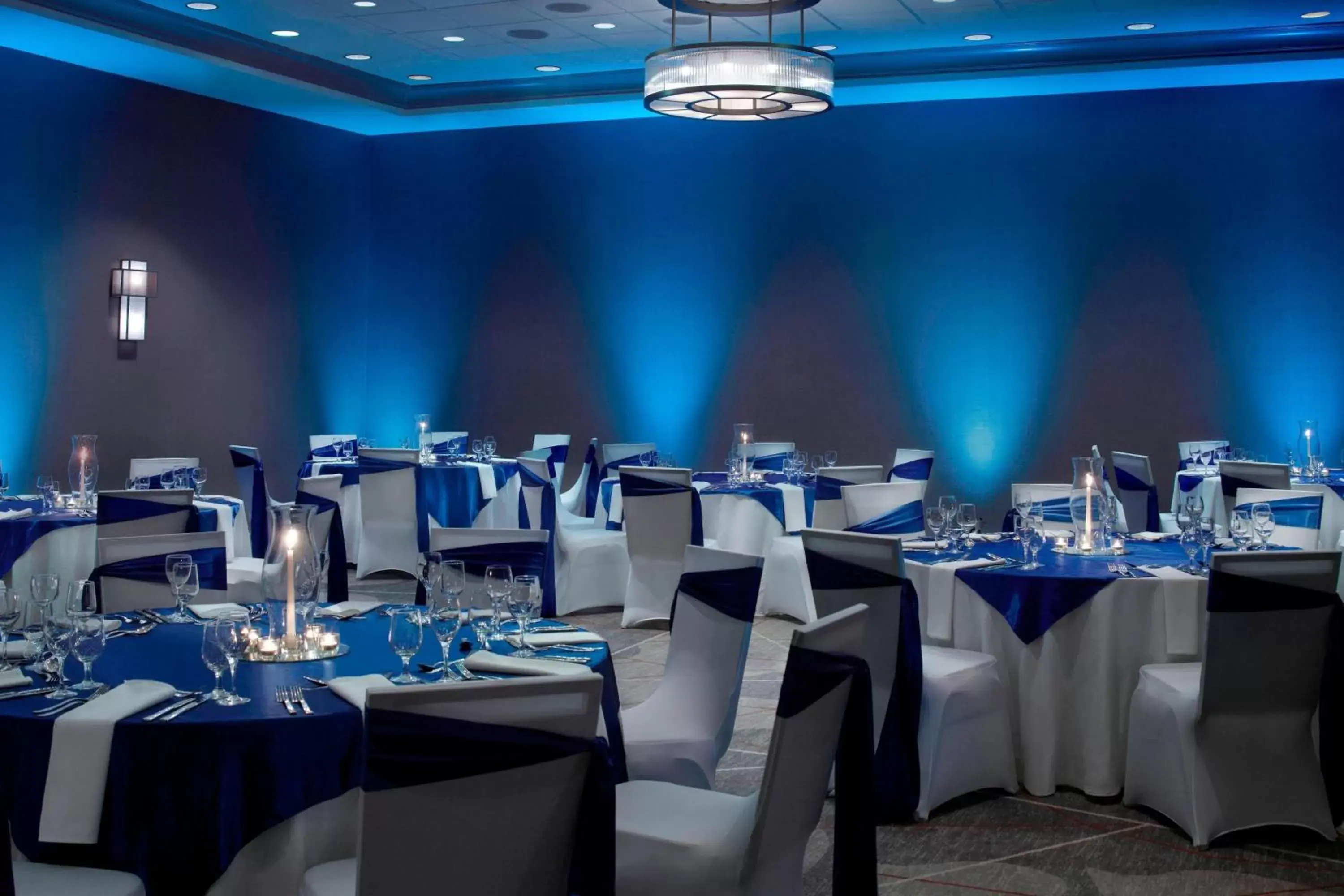 Meeting/conference room, Restaurant/Places to Eat in Atlanta Marriott Peachtree Corners