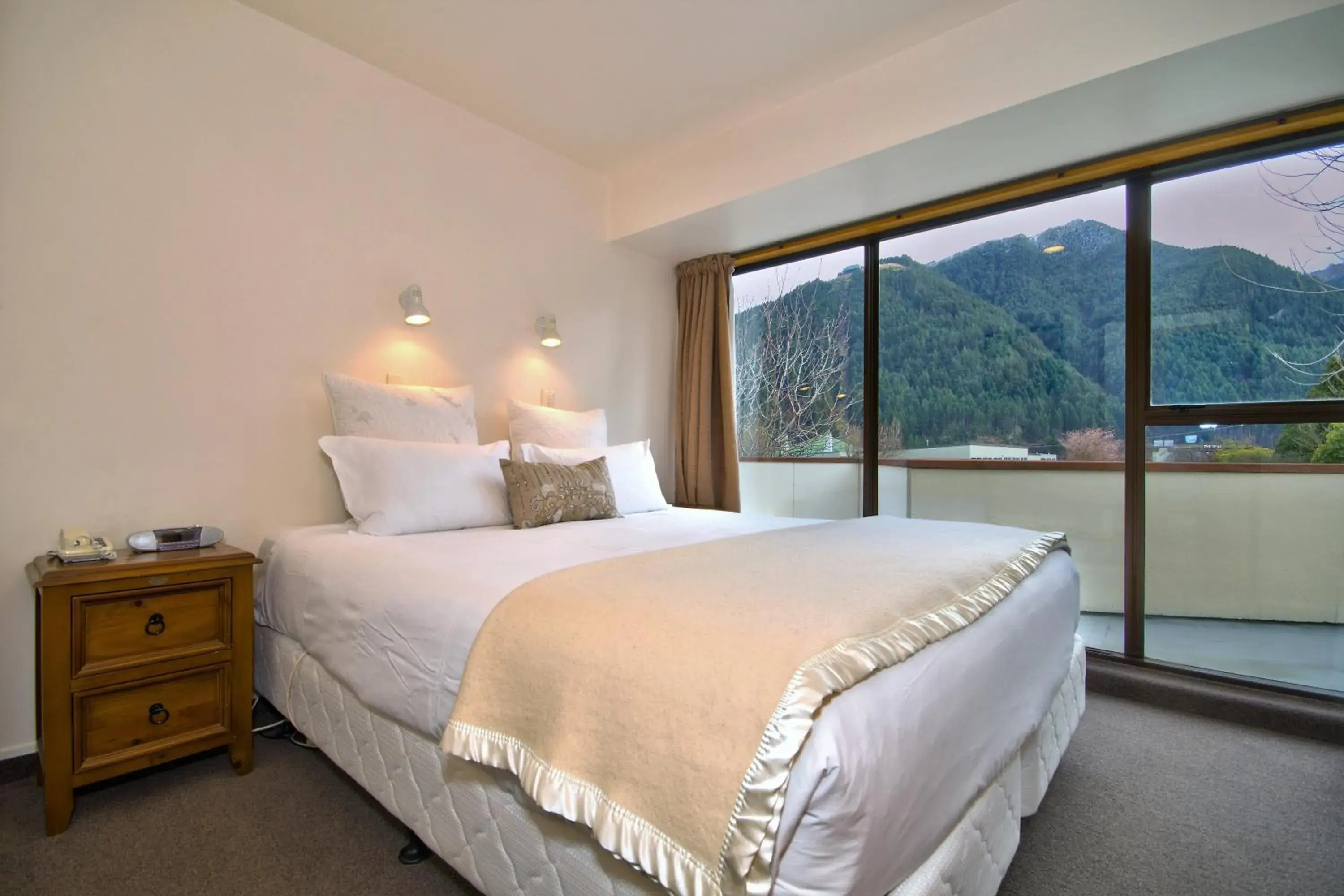 Bedroom, Bed in Melbourne Lodge