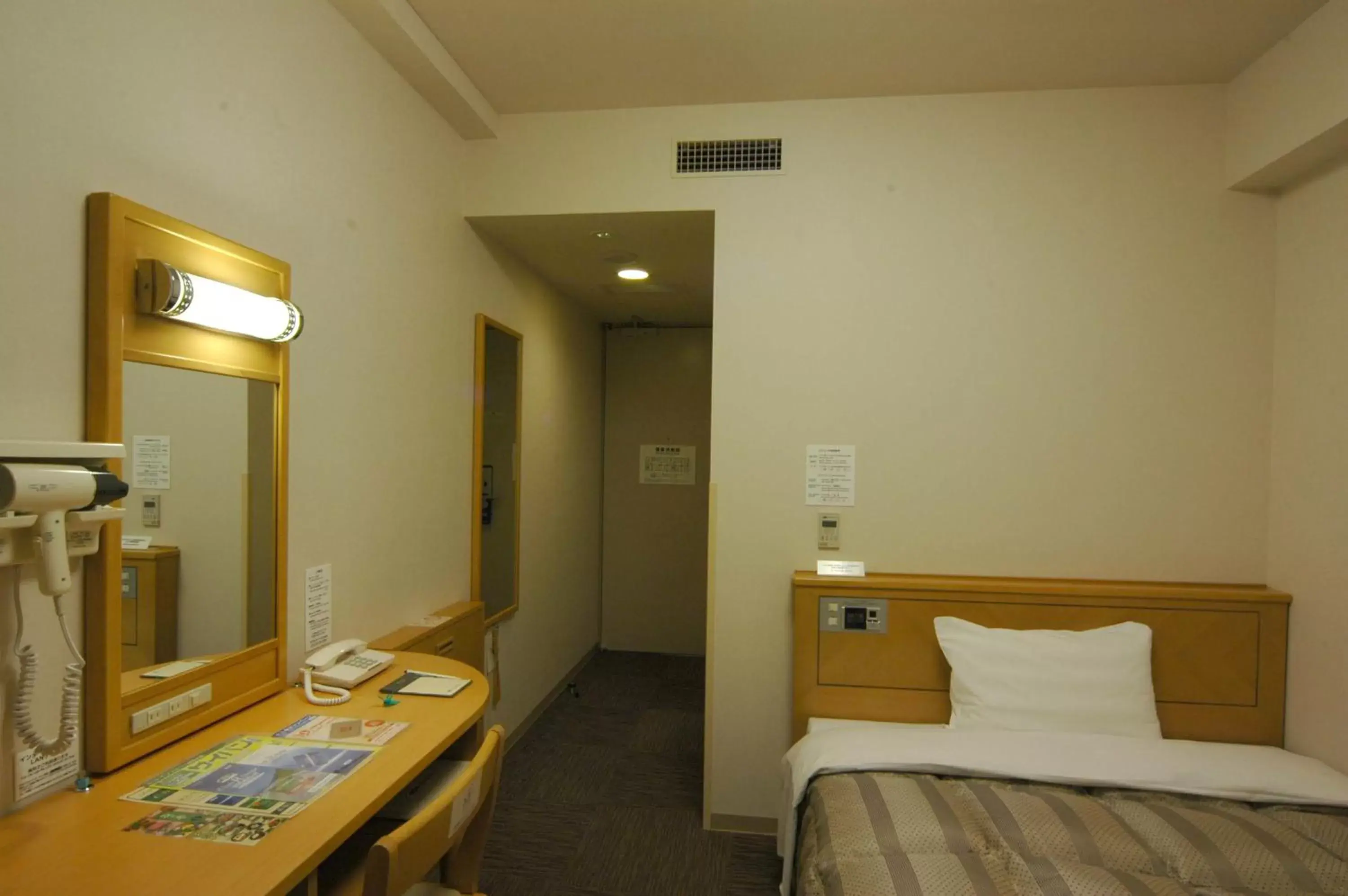 Bed, Bathroom in Hotel Route-Inn Kushiro Ekimae