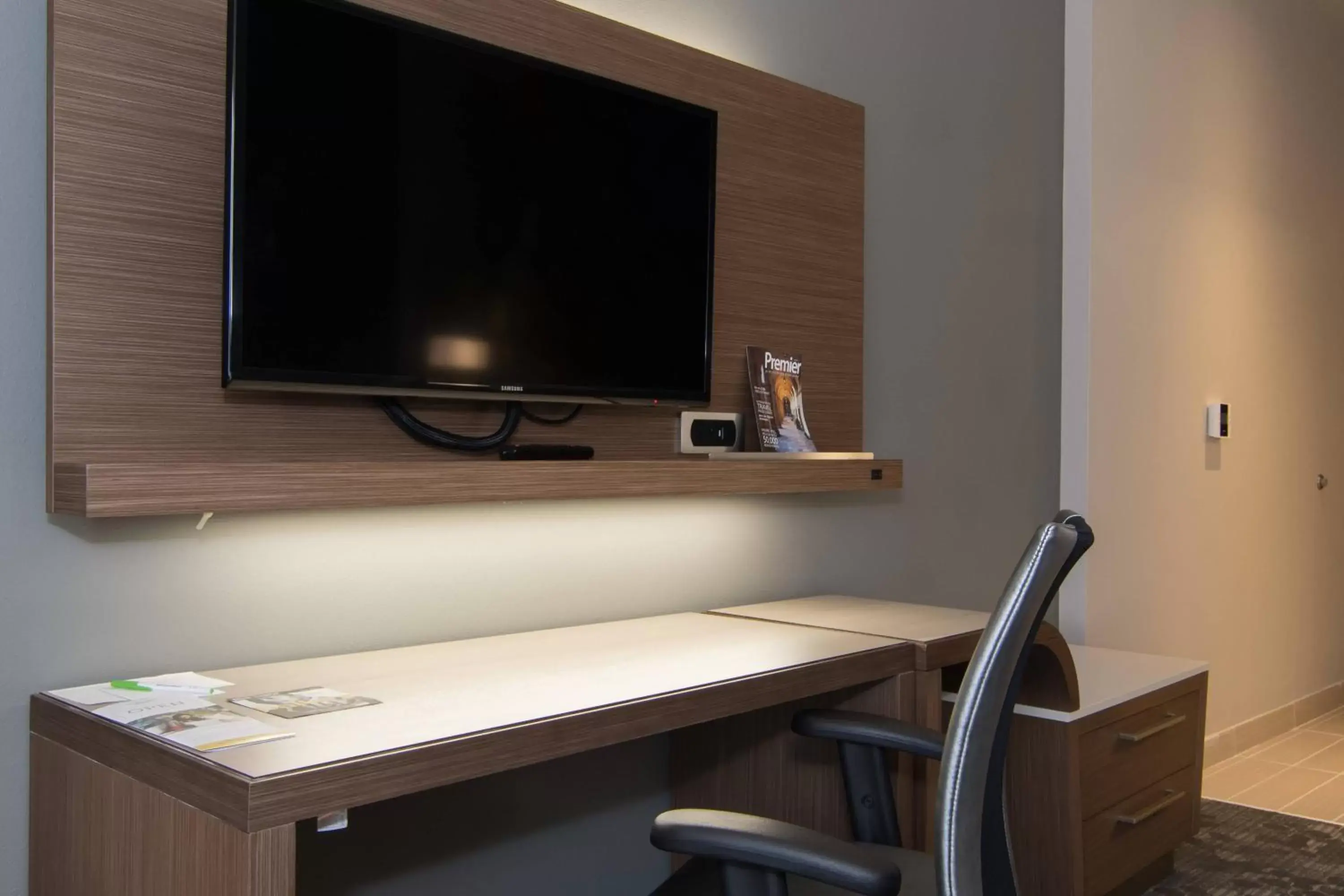 Photo of the whole room, TV/Entertainment Center in Courtyard by Marriott Raleigh-Durham Airport/Brier Creek