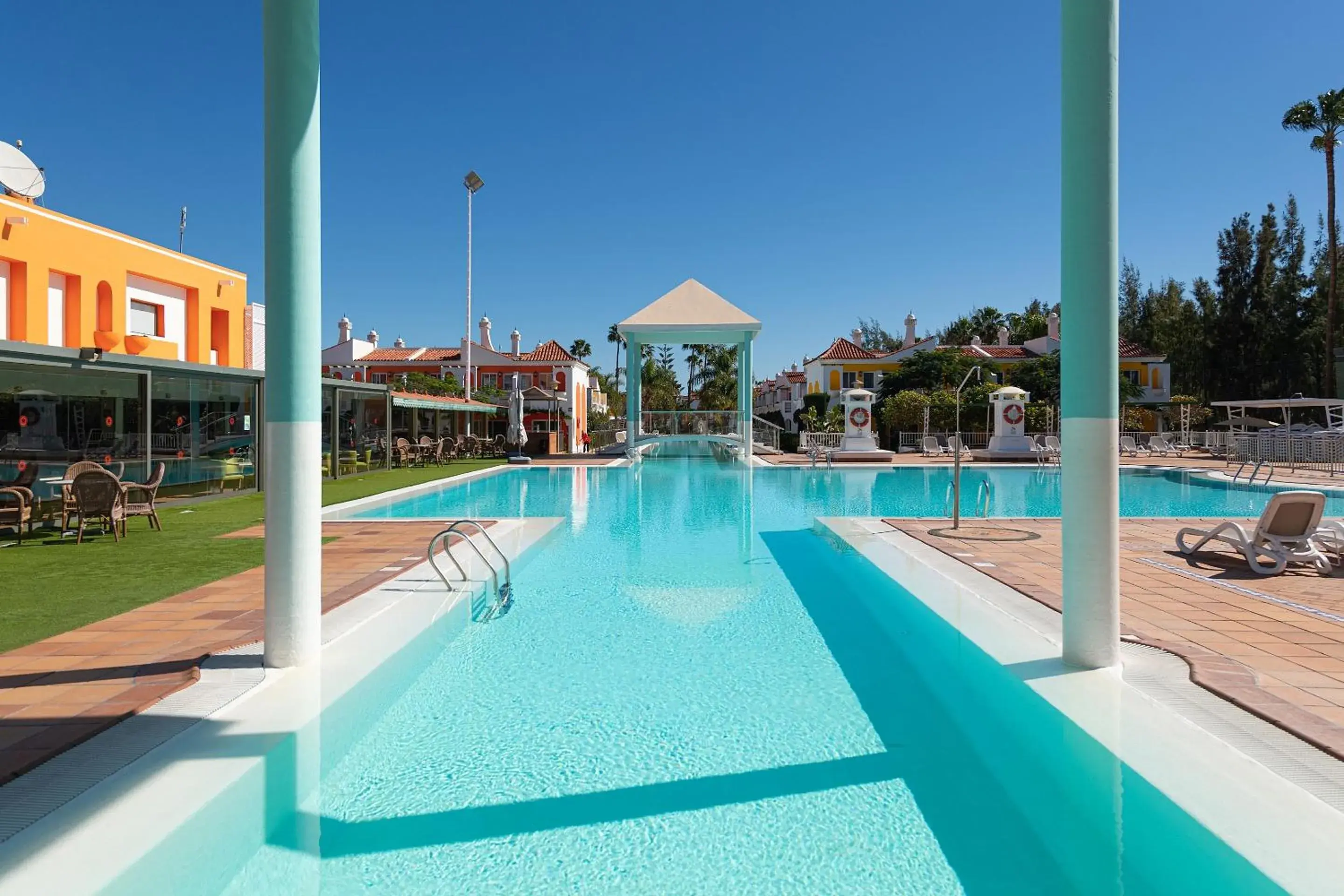 Swimming Pool in Bungalows Cordial Green Golf