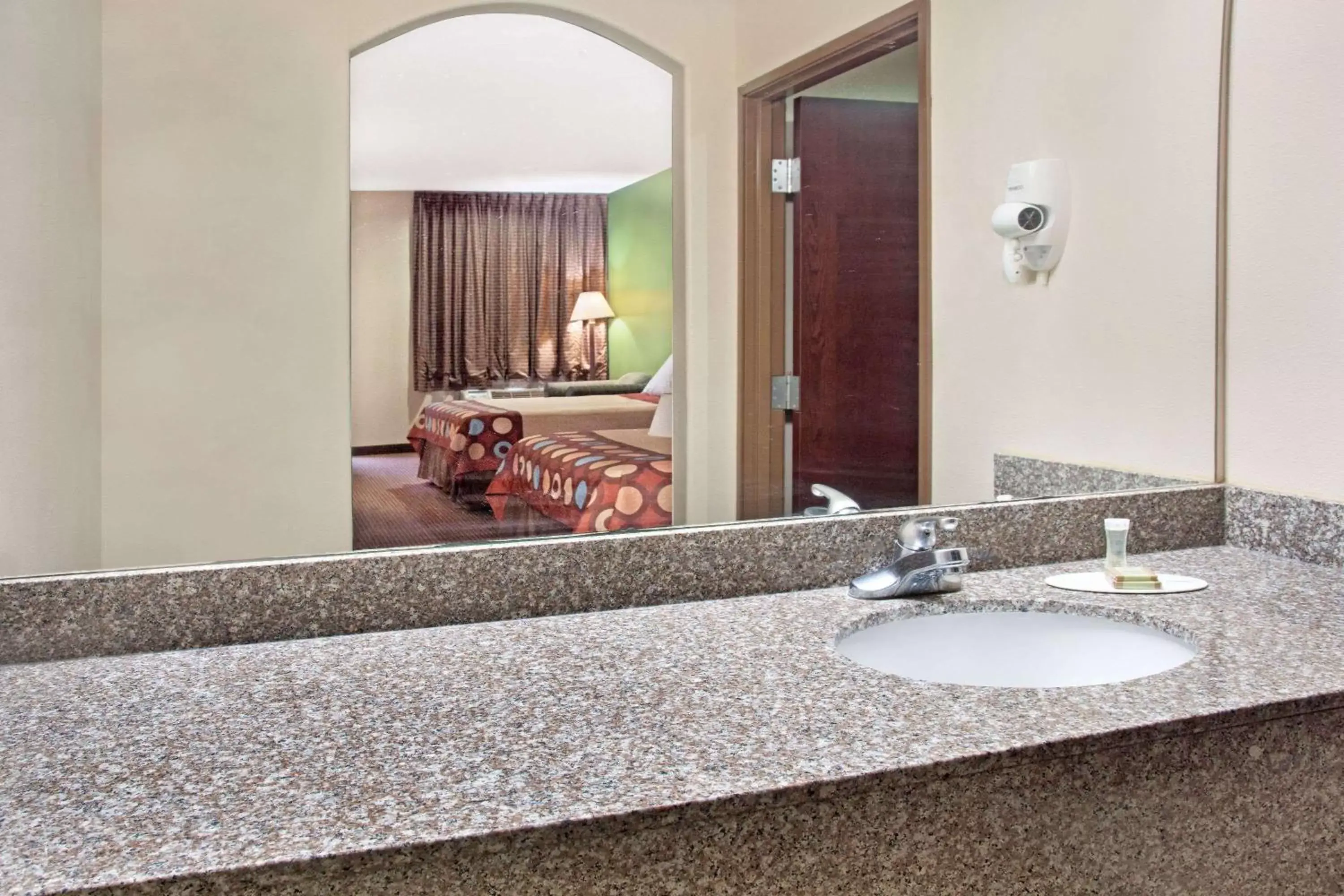 Bathroom in Super 8 by Wyndham Humble - Atascocita - FM 1960 I-69