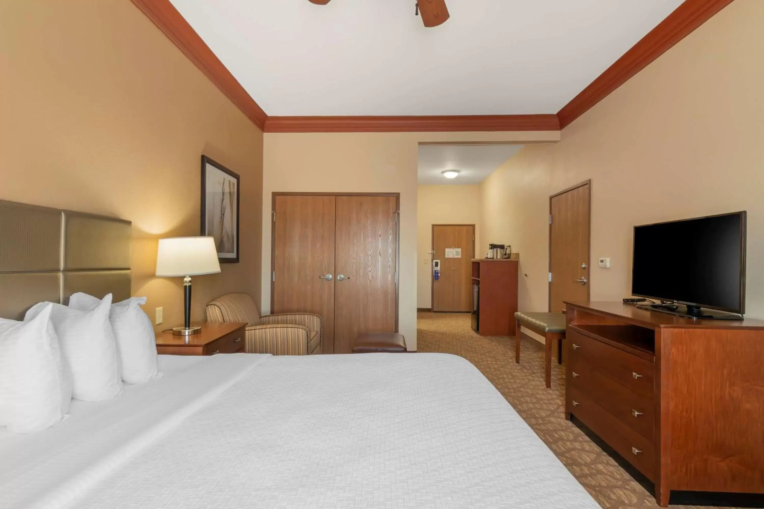 Bedroom, Bed in Best Western Plus Butterfield Inn Bedroom, Bed in Best Western Plus Butterfield Inn