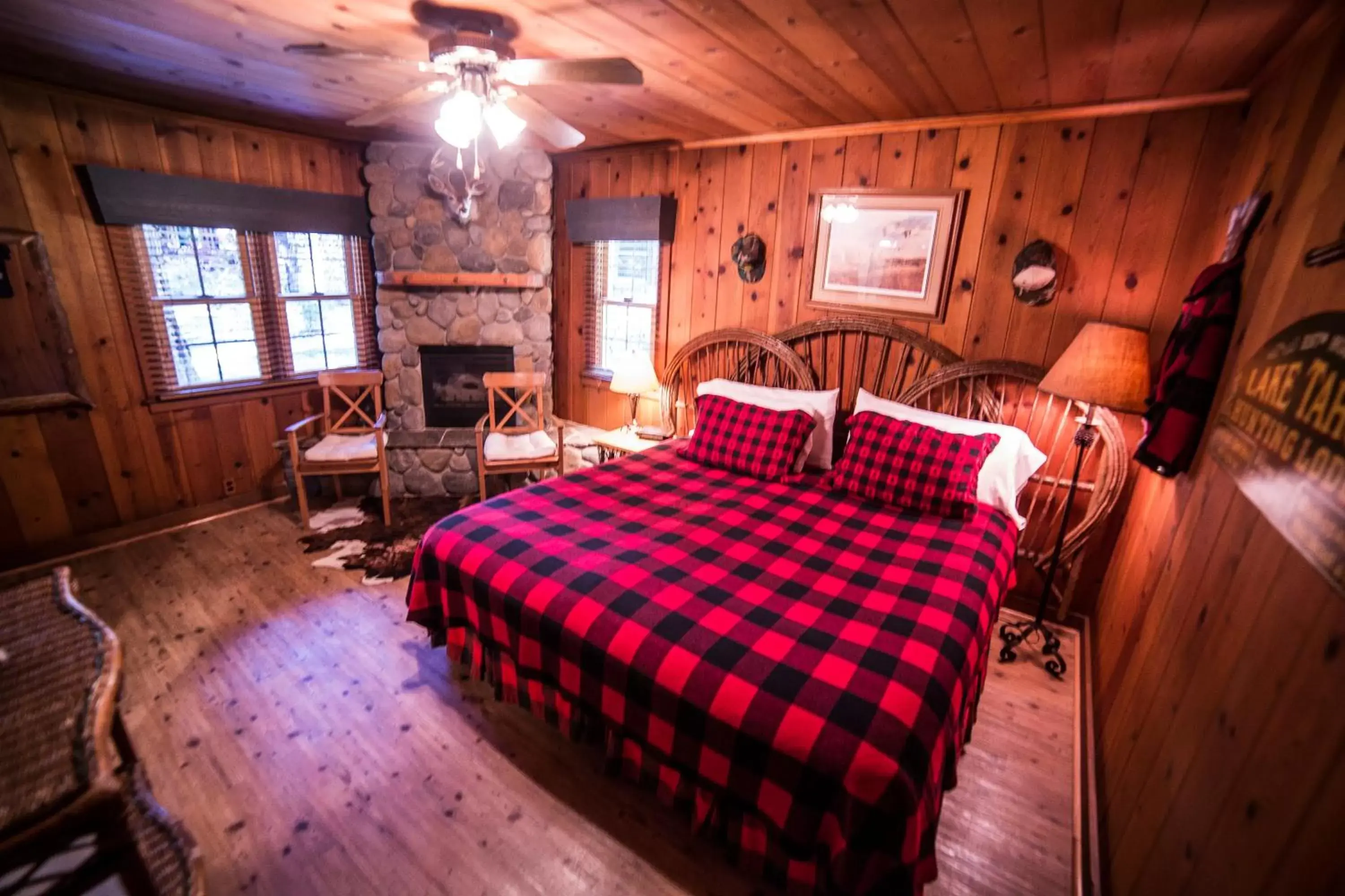 Photo of the whole room, Bed in Cottage Inn At Lake Tahoe