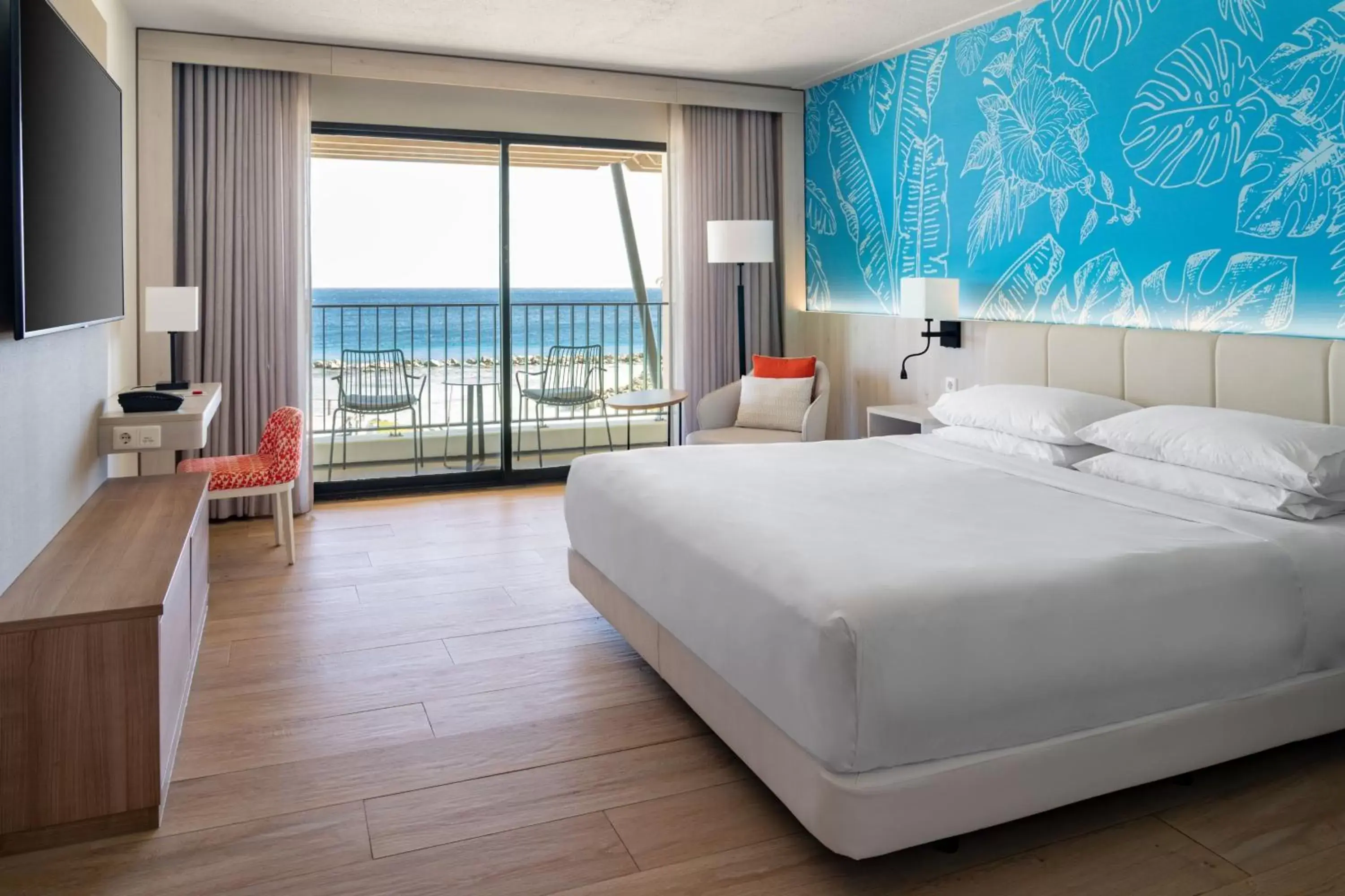 Photo of the whole room, Bed in Curaçao Marriott Beach Resort