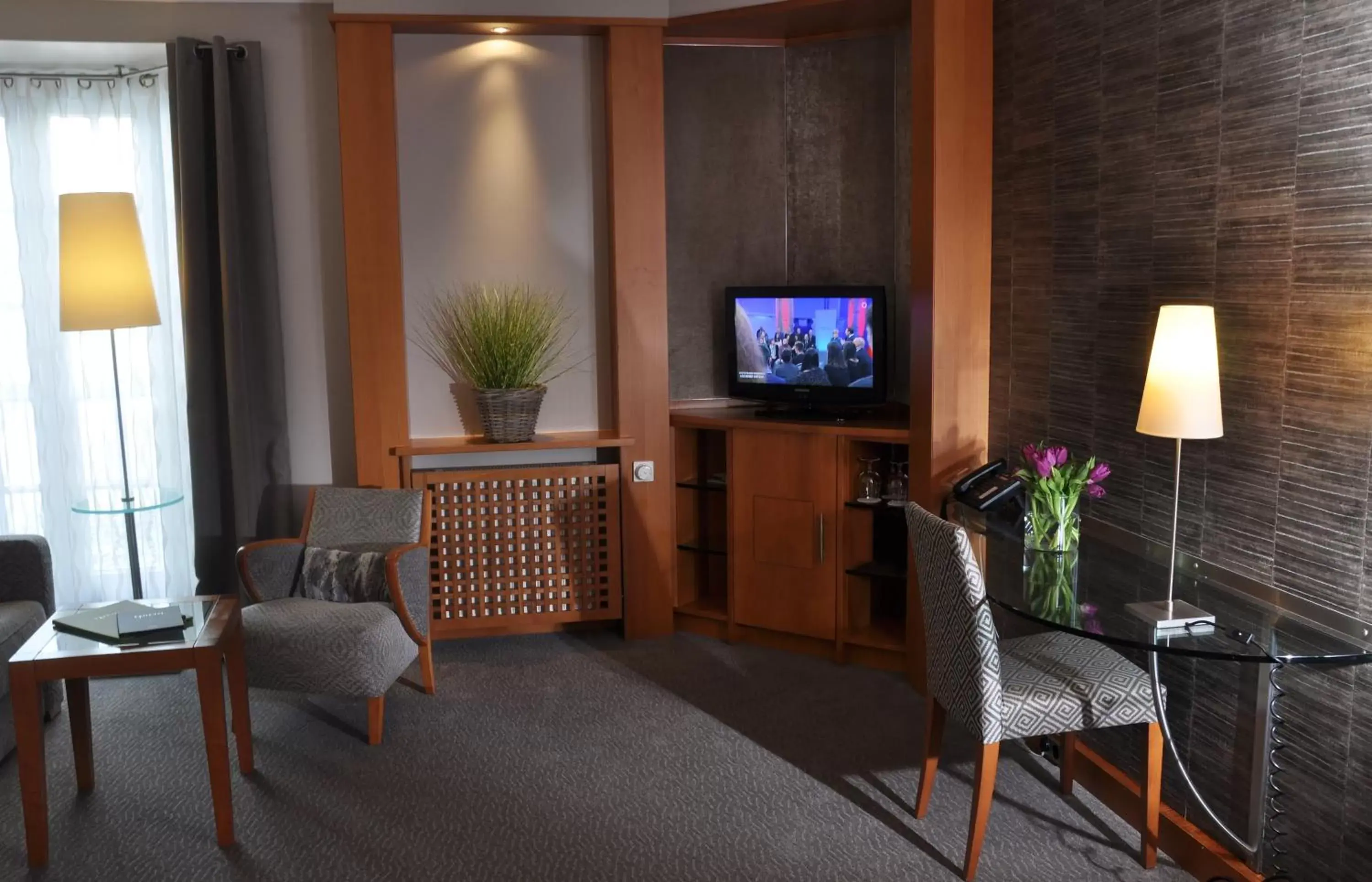 Photo of the whole room, TV/Entertainment Center in Hotel Eggers Hamburg