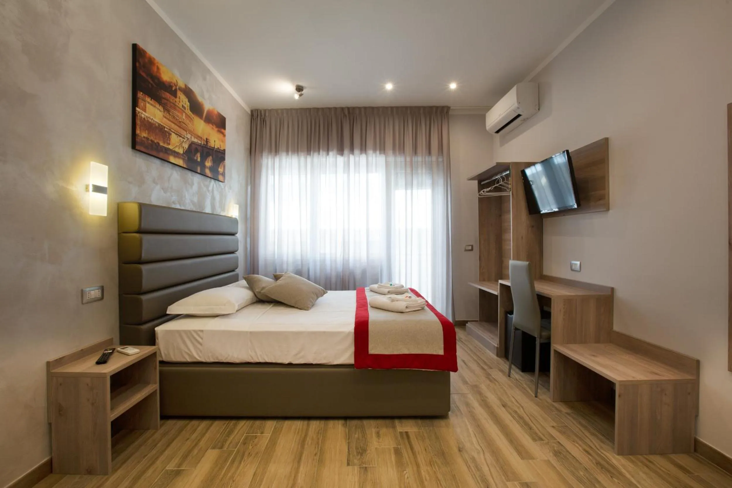 Photo of the whole room, Bed in Vatican City Relais