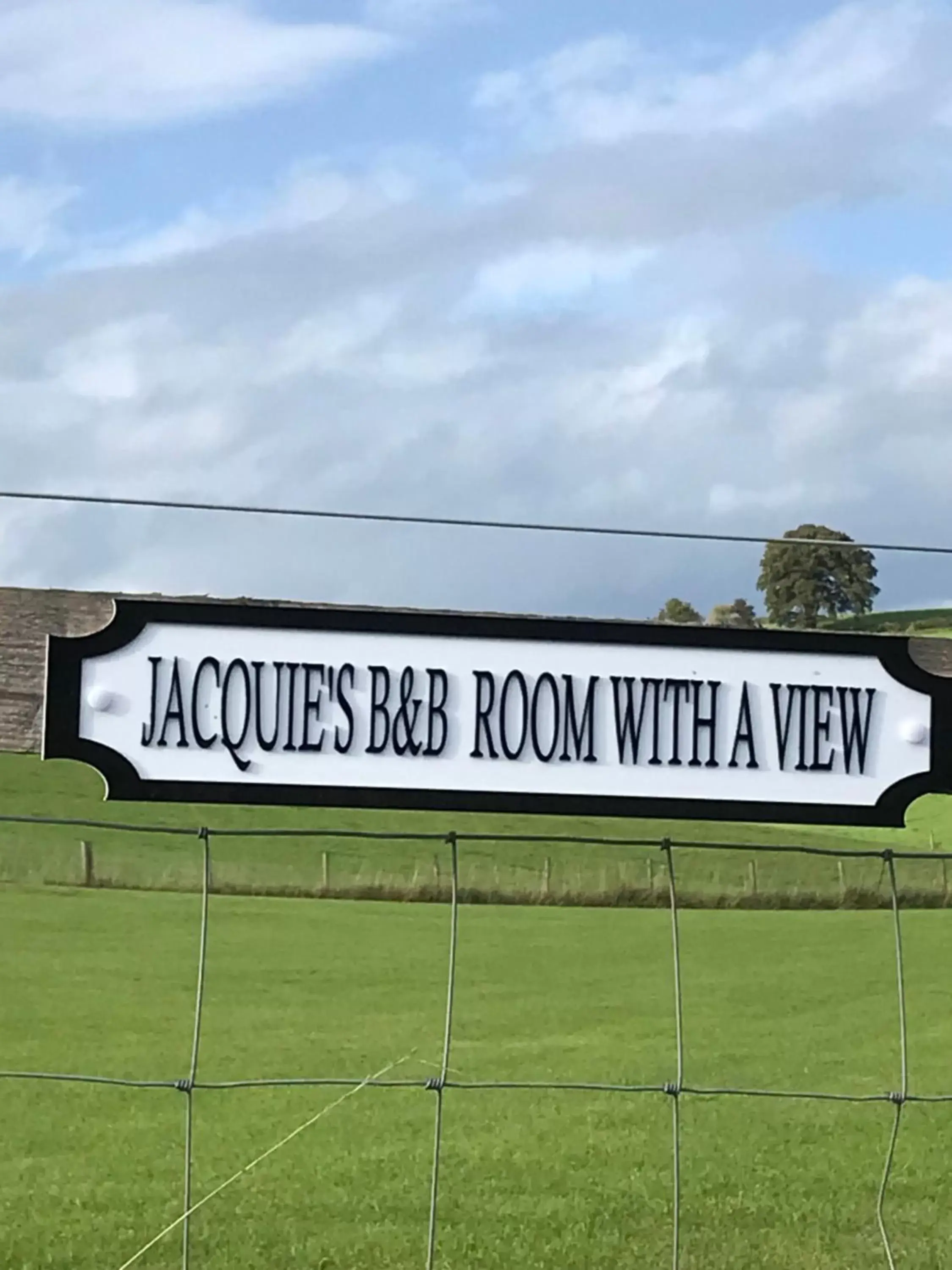 Jacquie's B&B -Dumfries-Room with a view - hot tub