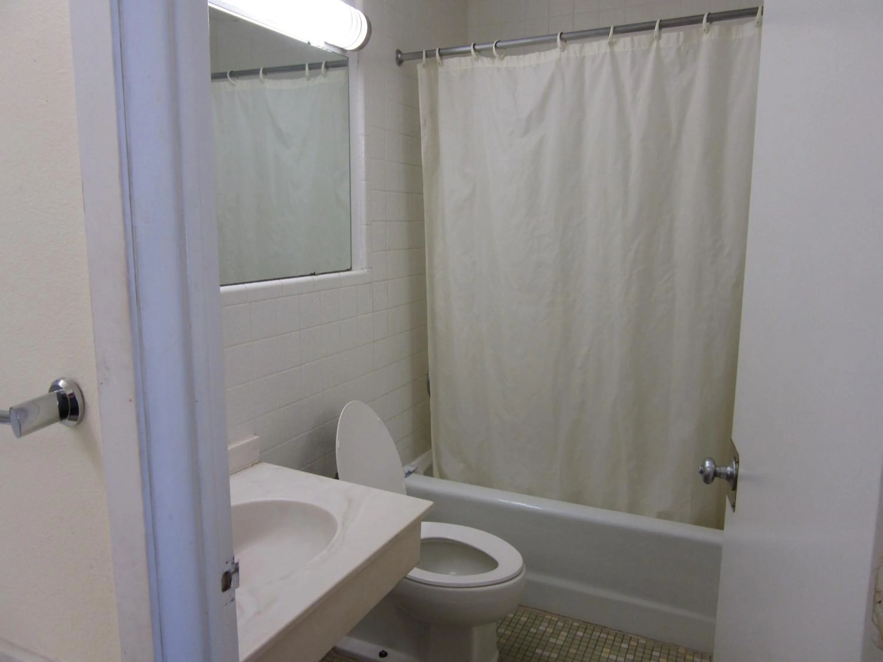 Bathroom in Royal Inn Abilene