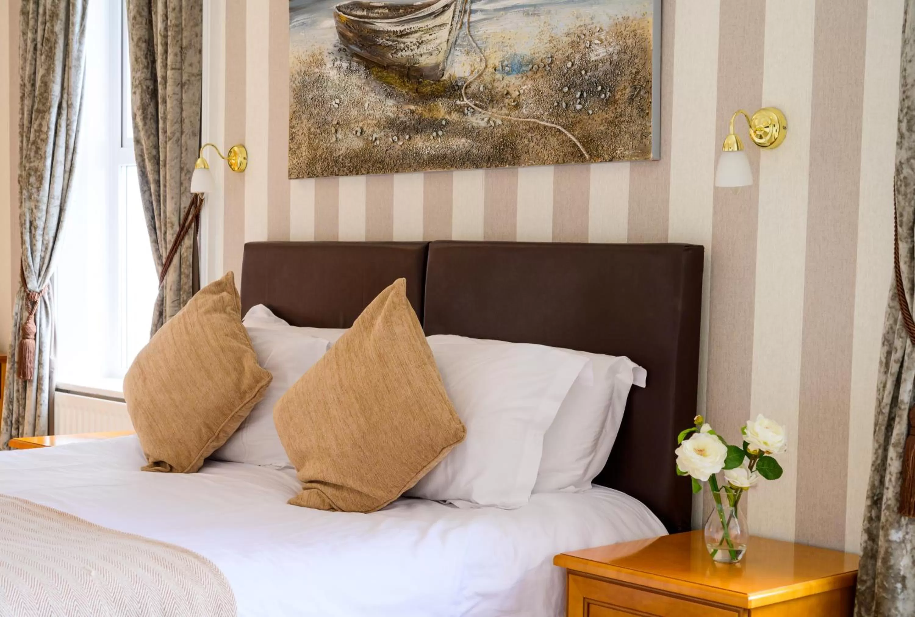 Large Double Room with Sea-View and Balcony in The White House Inn - Whitby