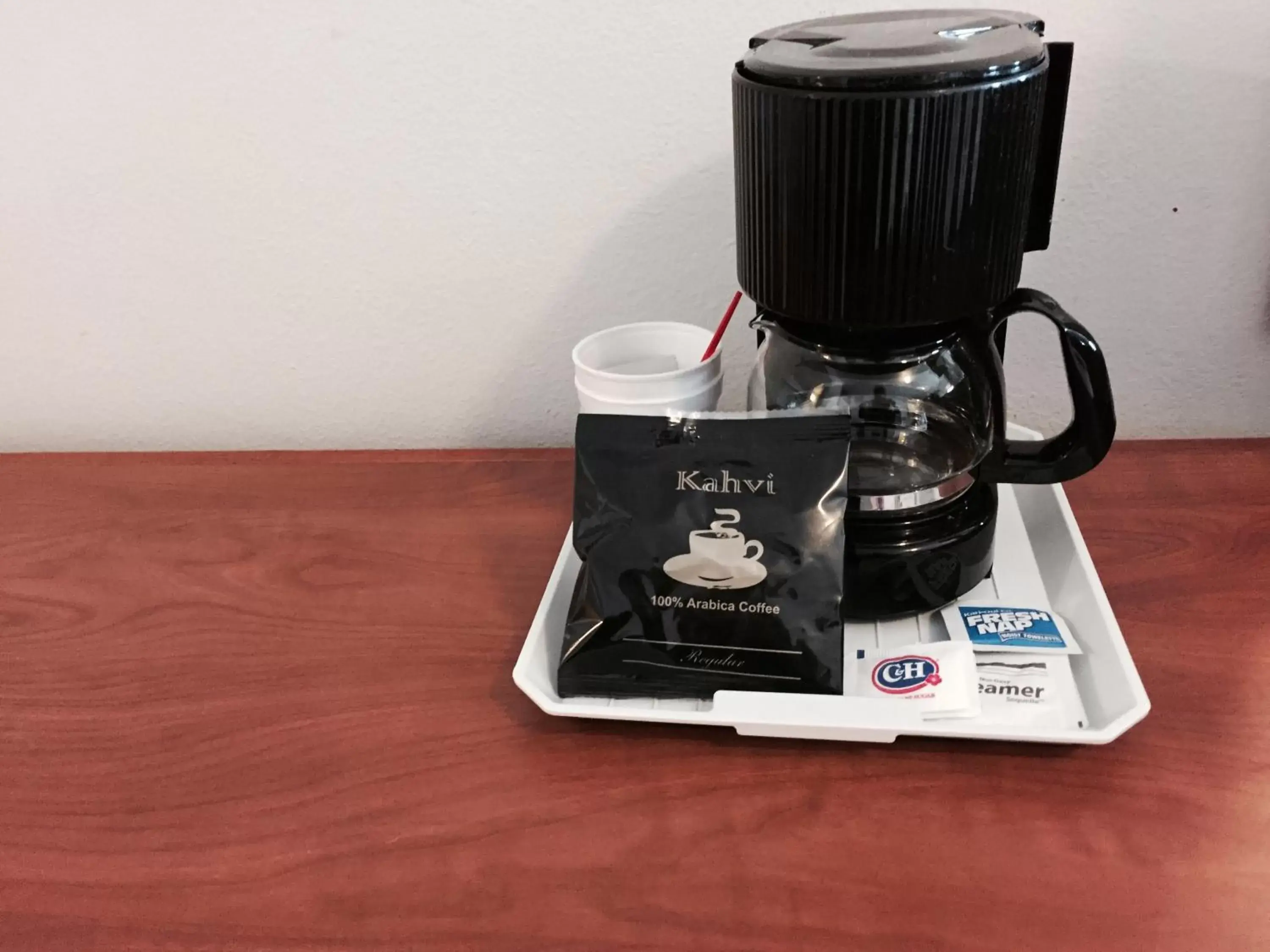 Coffee/Tea Facilities in Maple Inn and Suites Los Banos