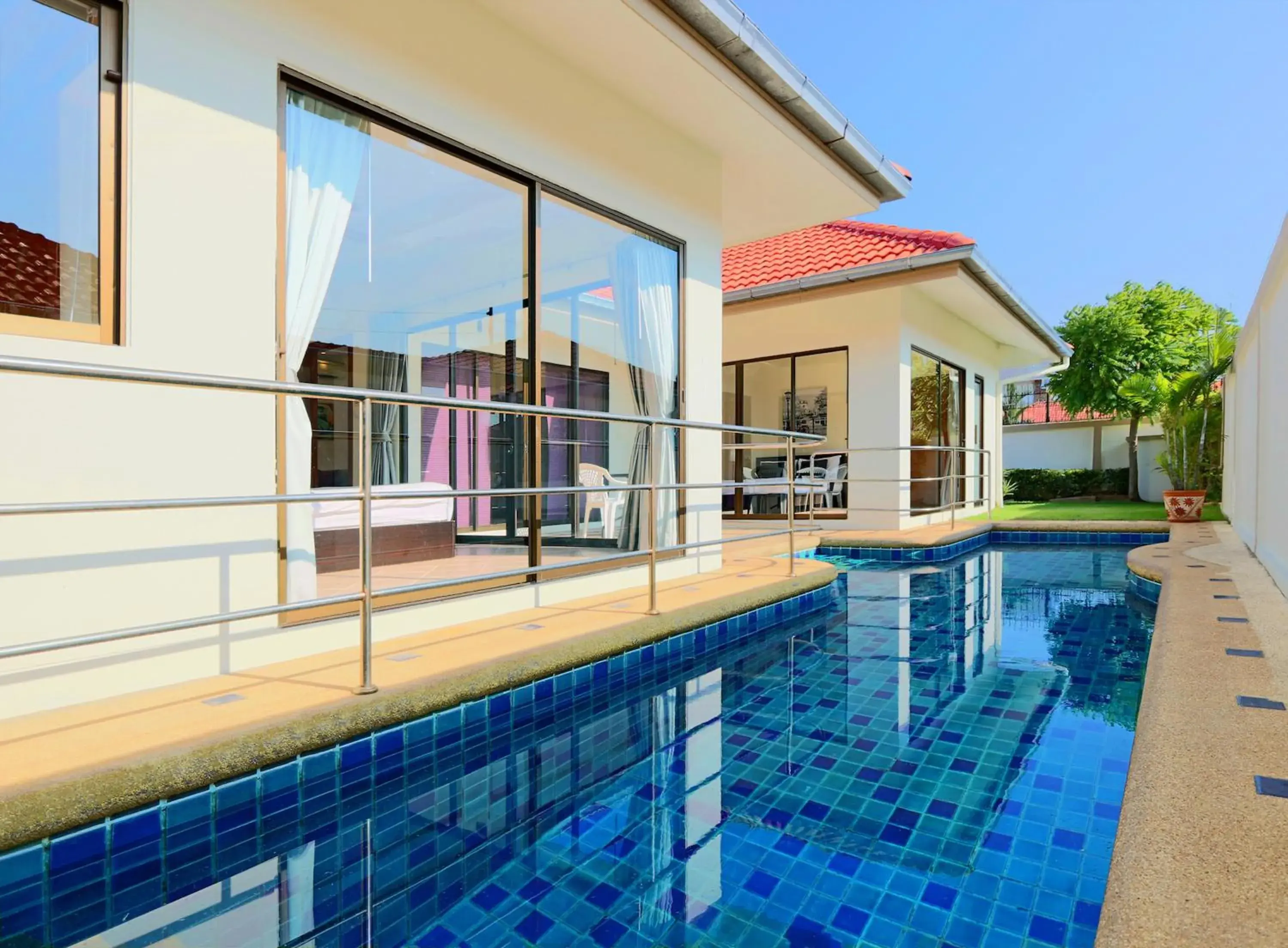 Facade/entrance, Swimming Pool in Avoca Pool Villas