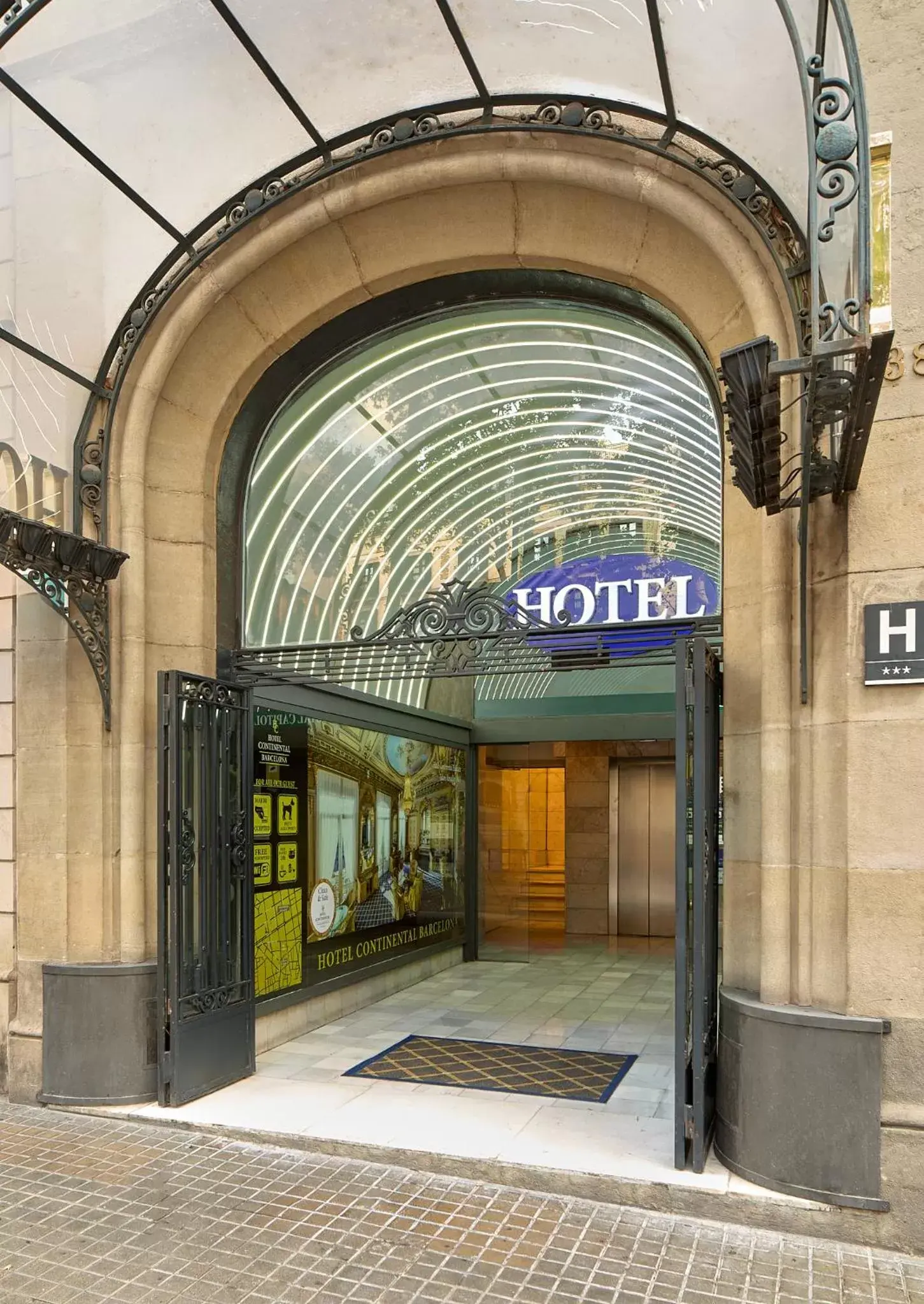 Property building in Hotel Continental Barcelona