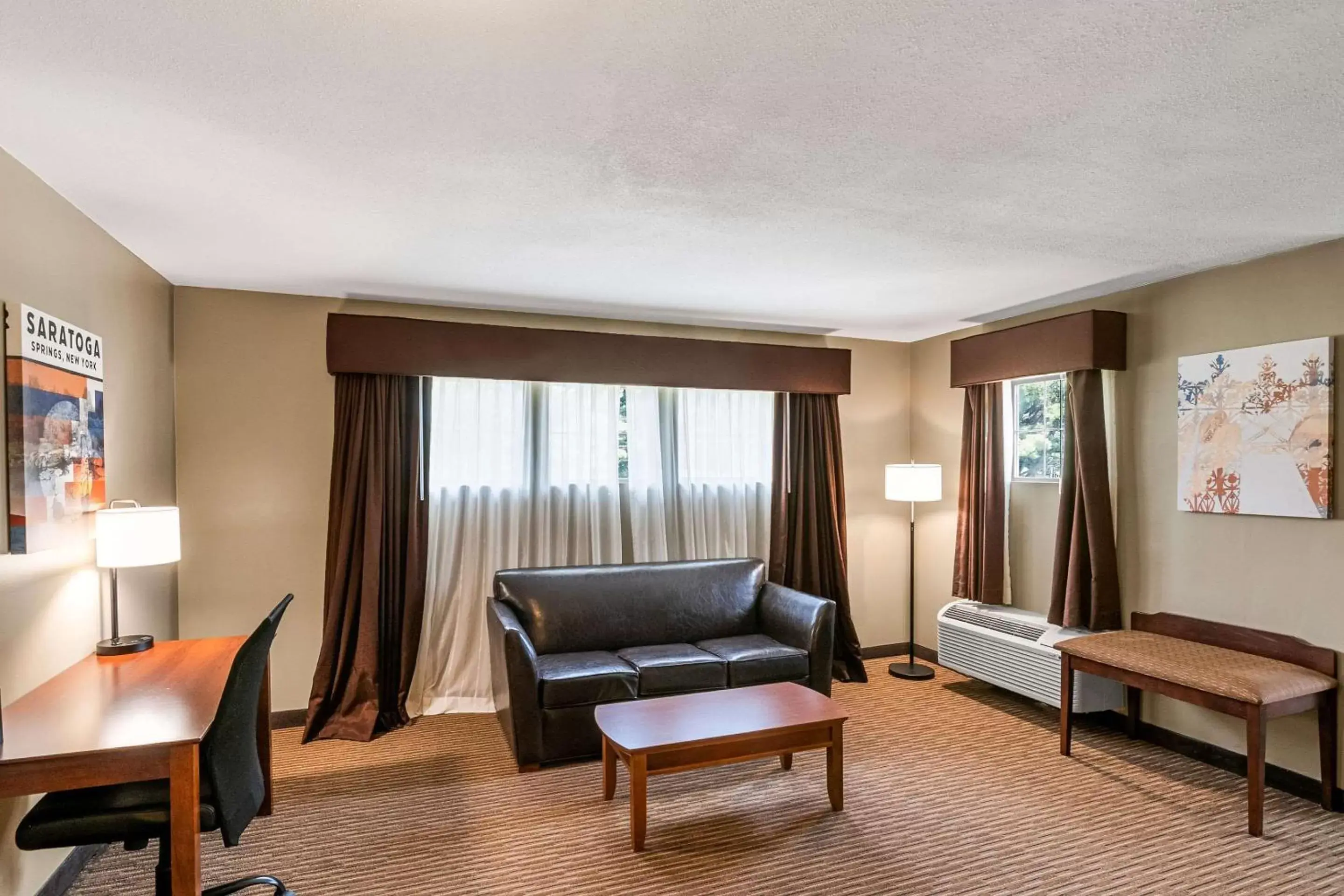 Bedroom, Seating Area in The Hotel Saratoga, Ascend Hotel Collection