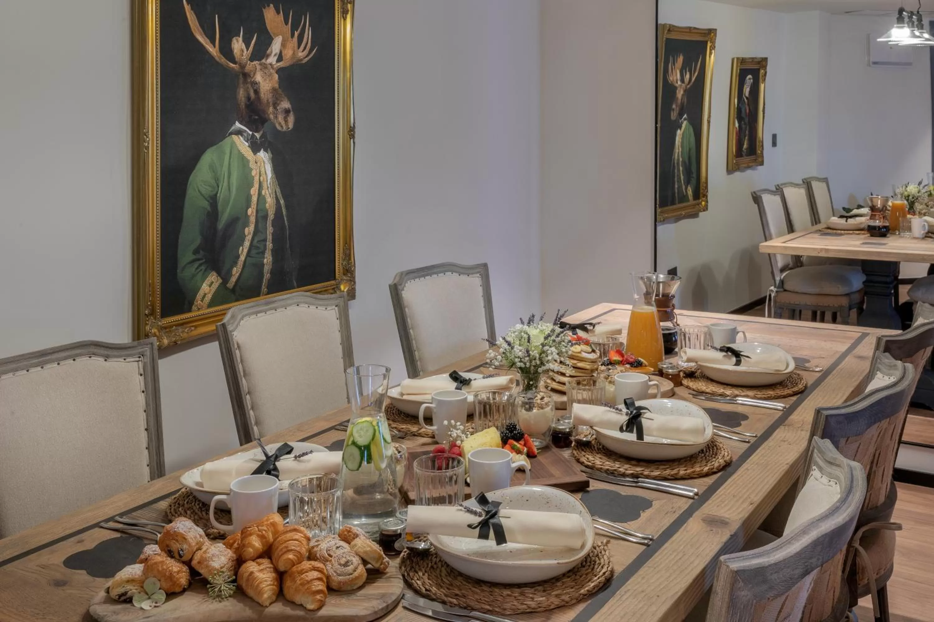 Food and drinks in Melia White House Hotel