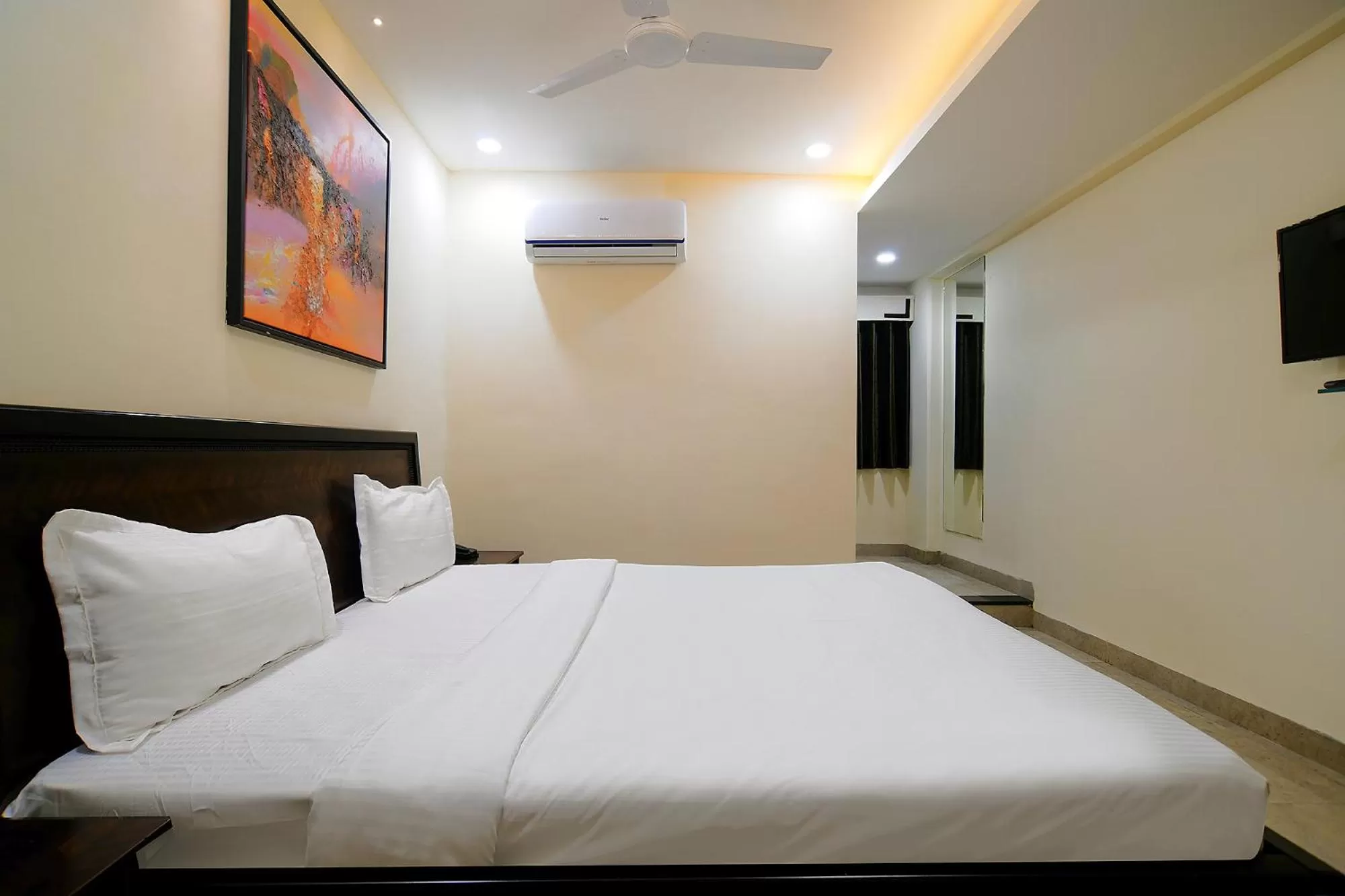 Bedroom, Bed in FabHotel Imperial Regency