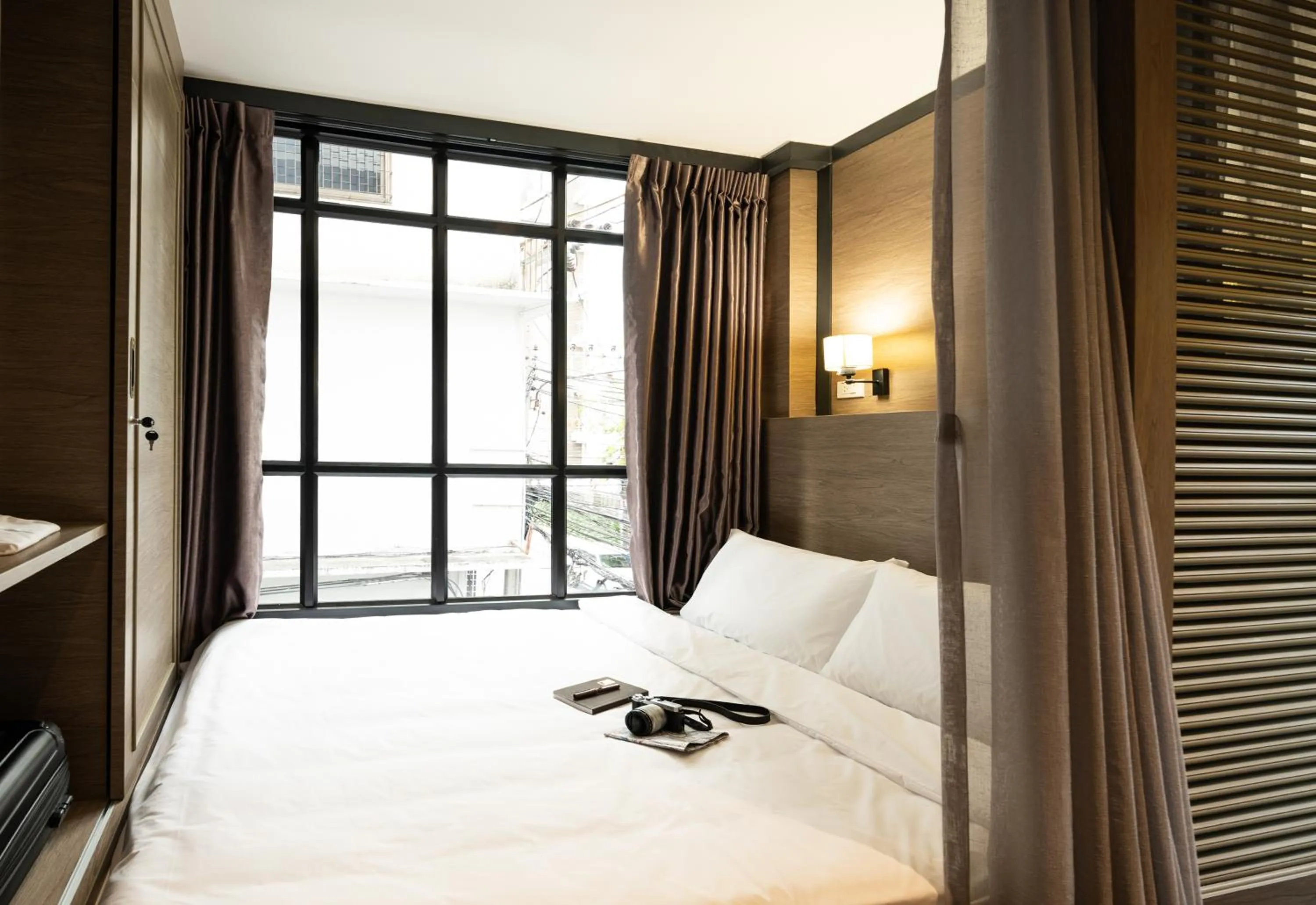 Bed in Warm Window Silom