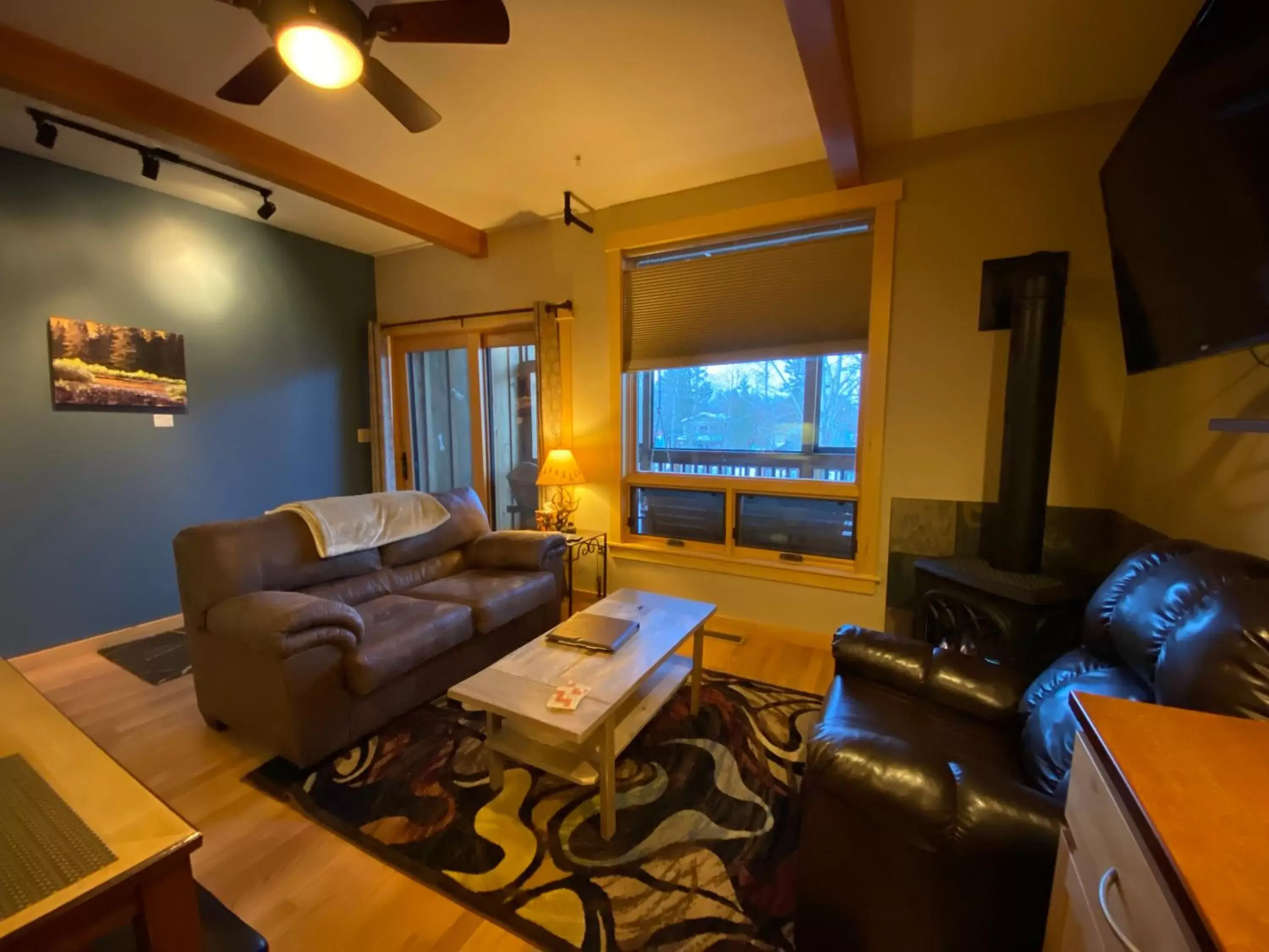 Living room in Twisp River Suites