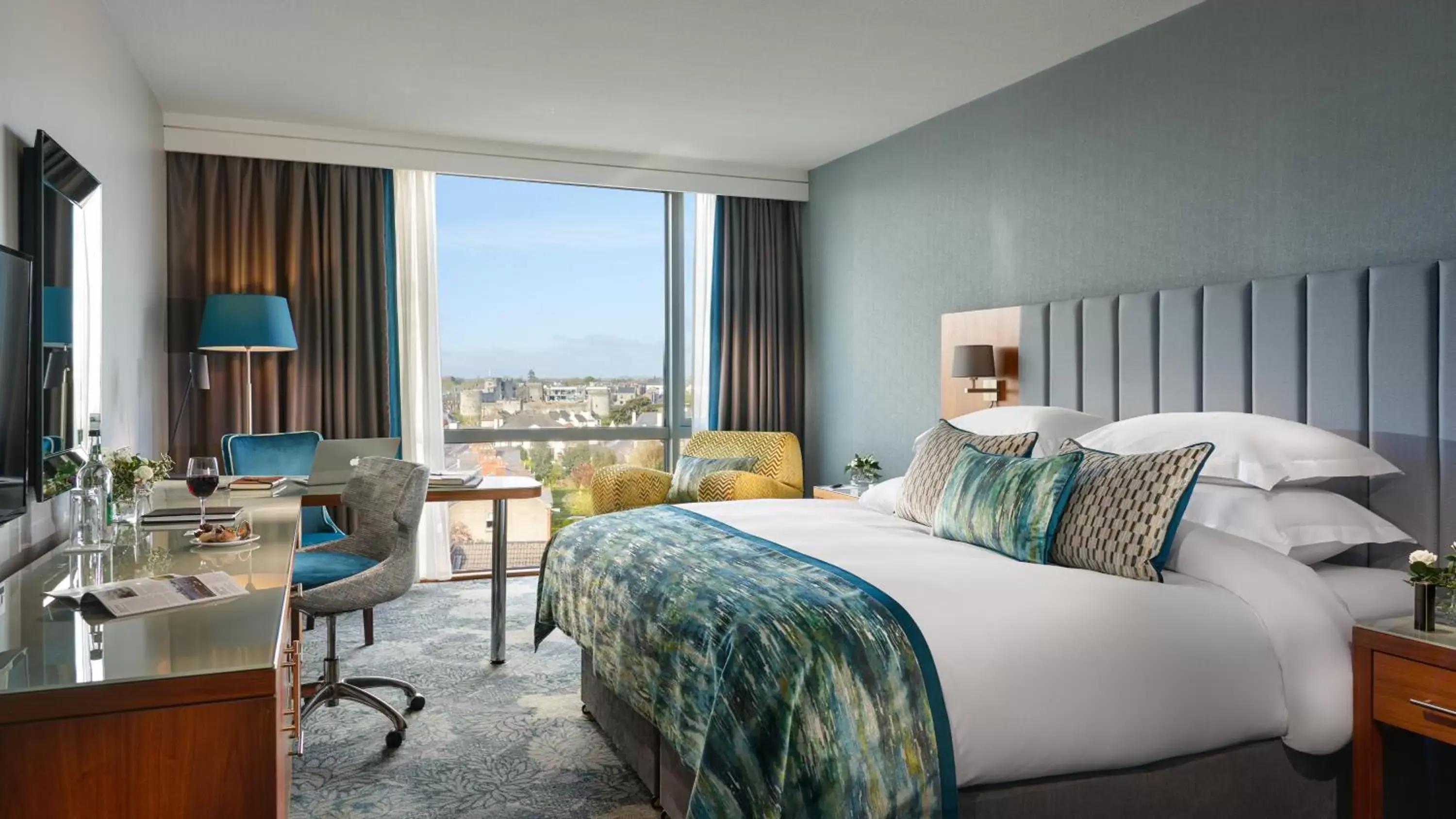 Photo of the whole room, Bed in Limerick Strand Hotel Photo of the whole room, Bed in Limerick Strand Hotel