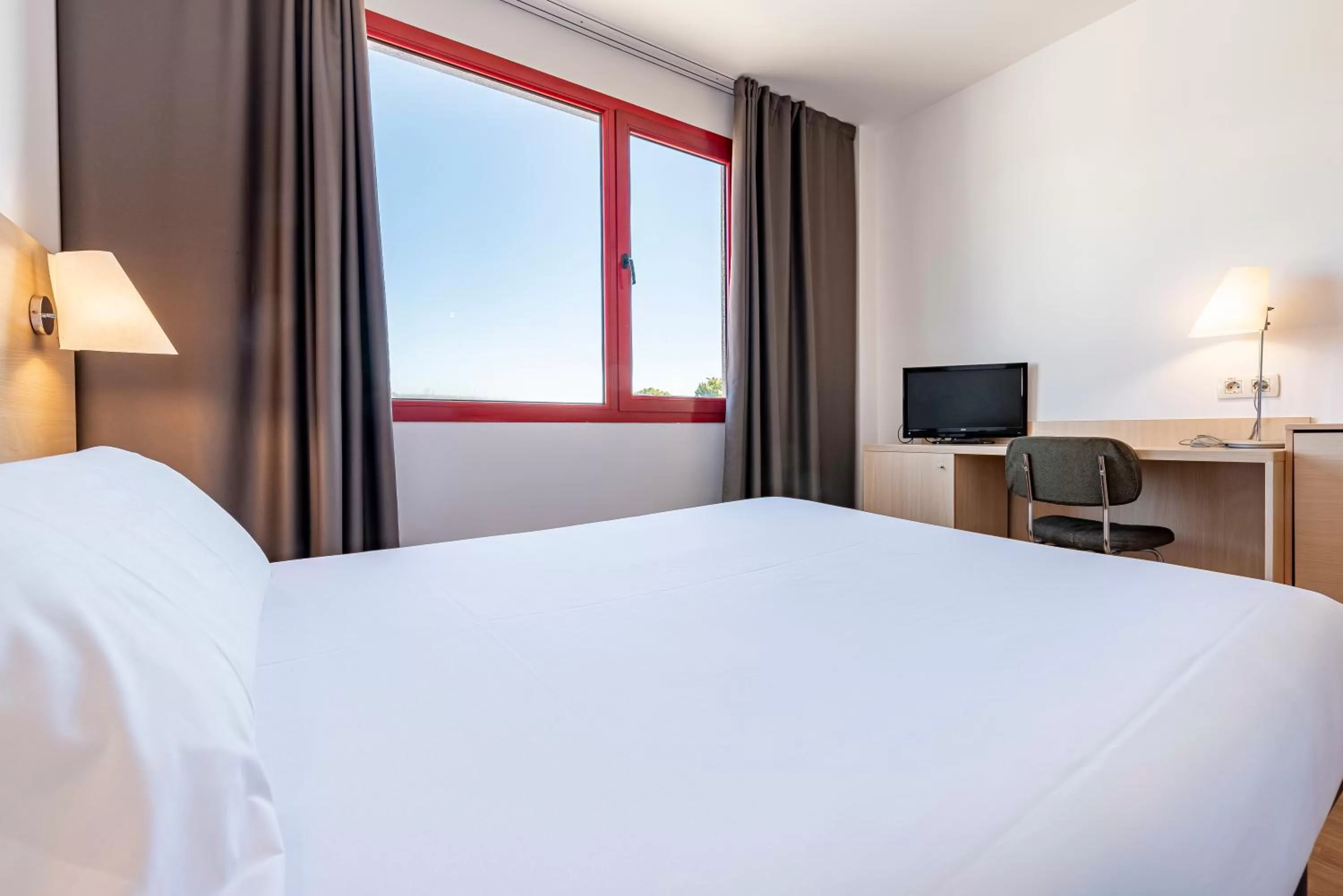 Photo of the whole room, Bed in Hotel Basic