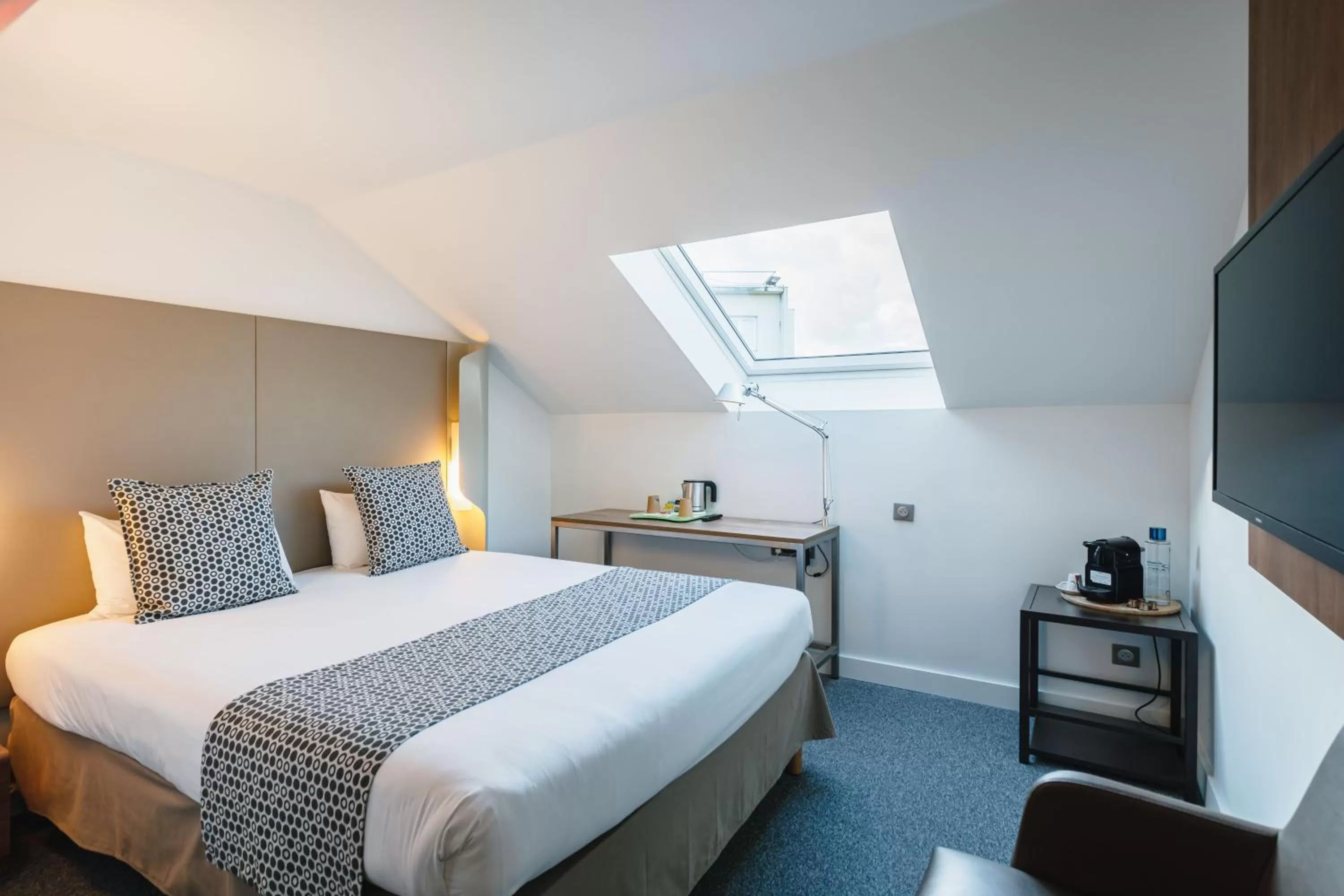 Photo of the whole room, Bed in Campanile NATURE - Lyon Est Bron Eurexpo