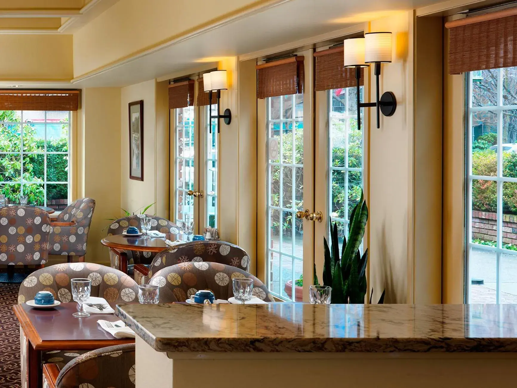 Restaurant/places to eat in Royal Scot Hotel & Suites Restaurant/places to eat in Royal Scot Hotel & Suites