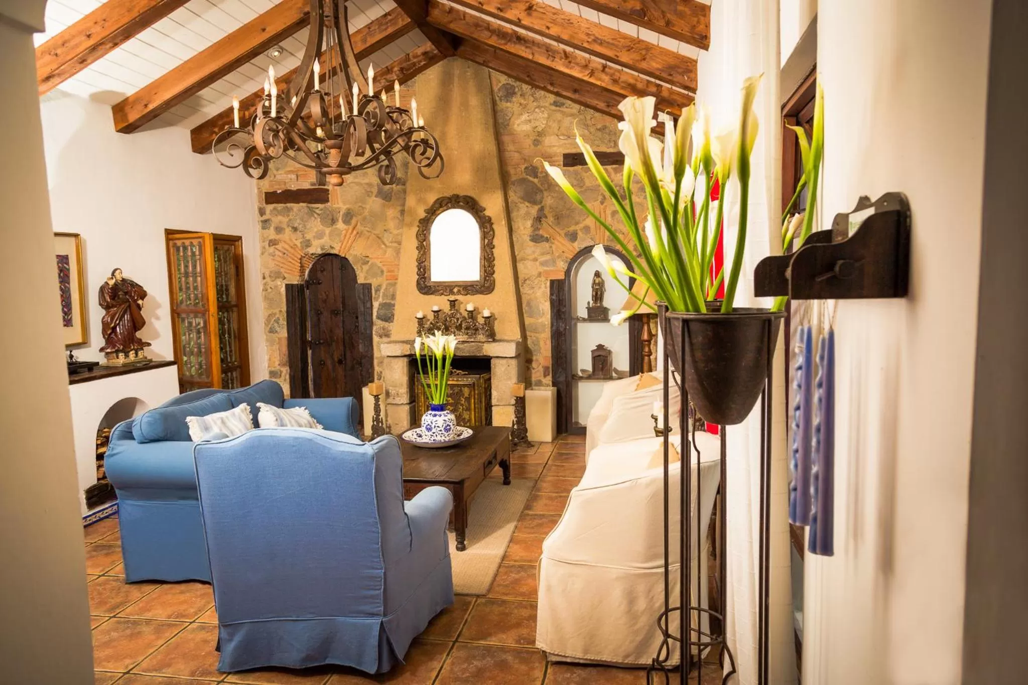 Lobby or reception in Casa Encantada by Porta Hotels