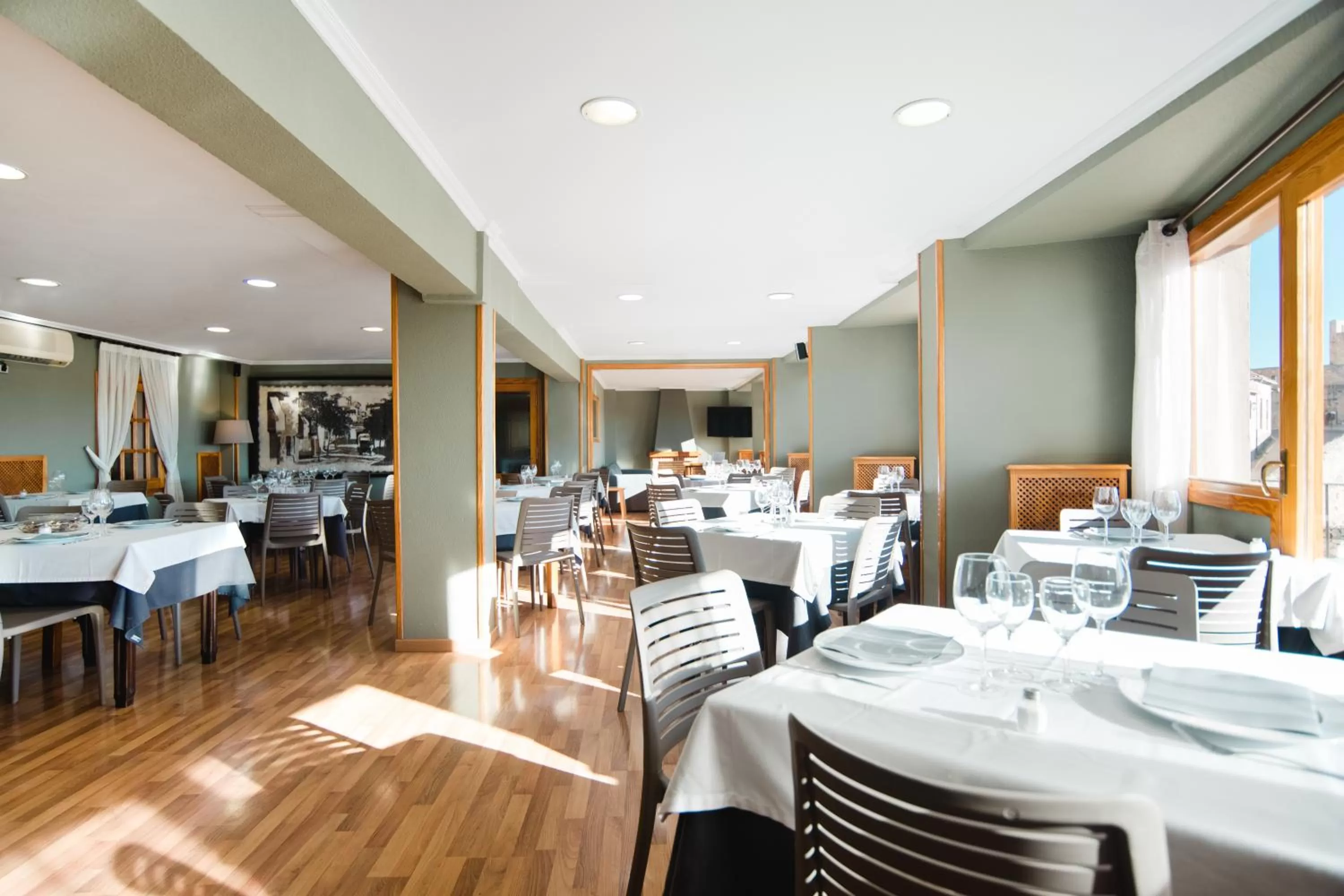 Restaurant/Places to Eat in Hotel El Cid