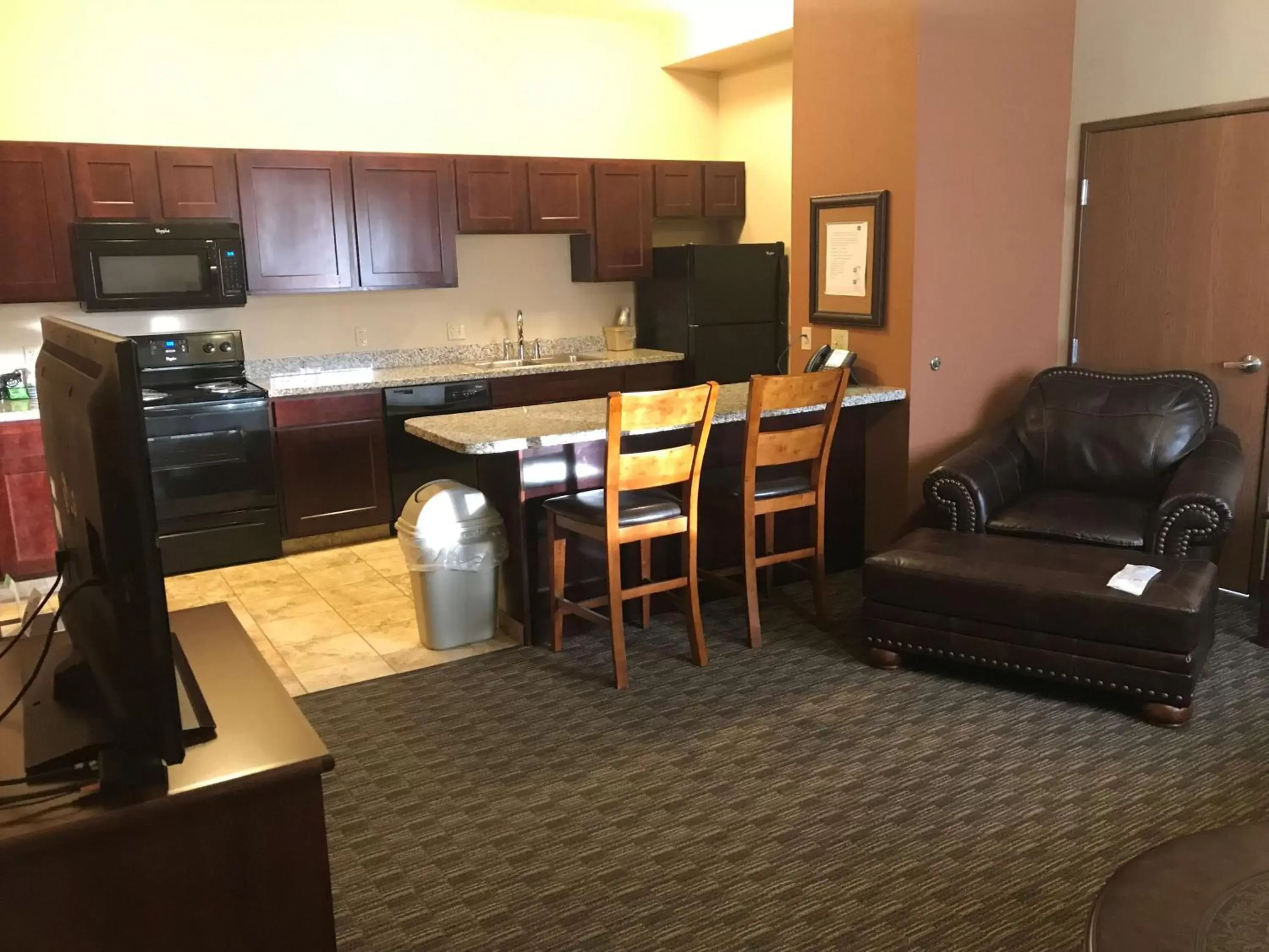 Kitchen or kitchenette, Kitchen/Kitchenette in Best Western North Edge Inn