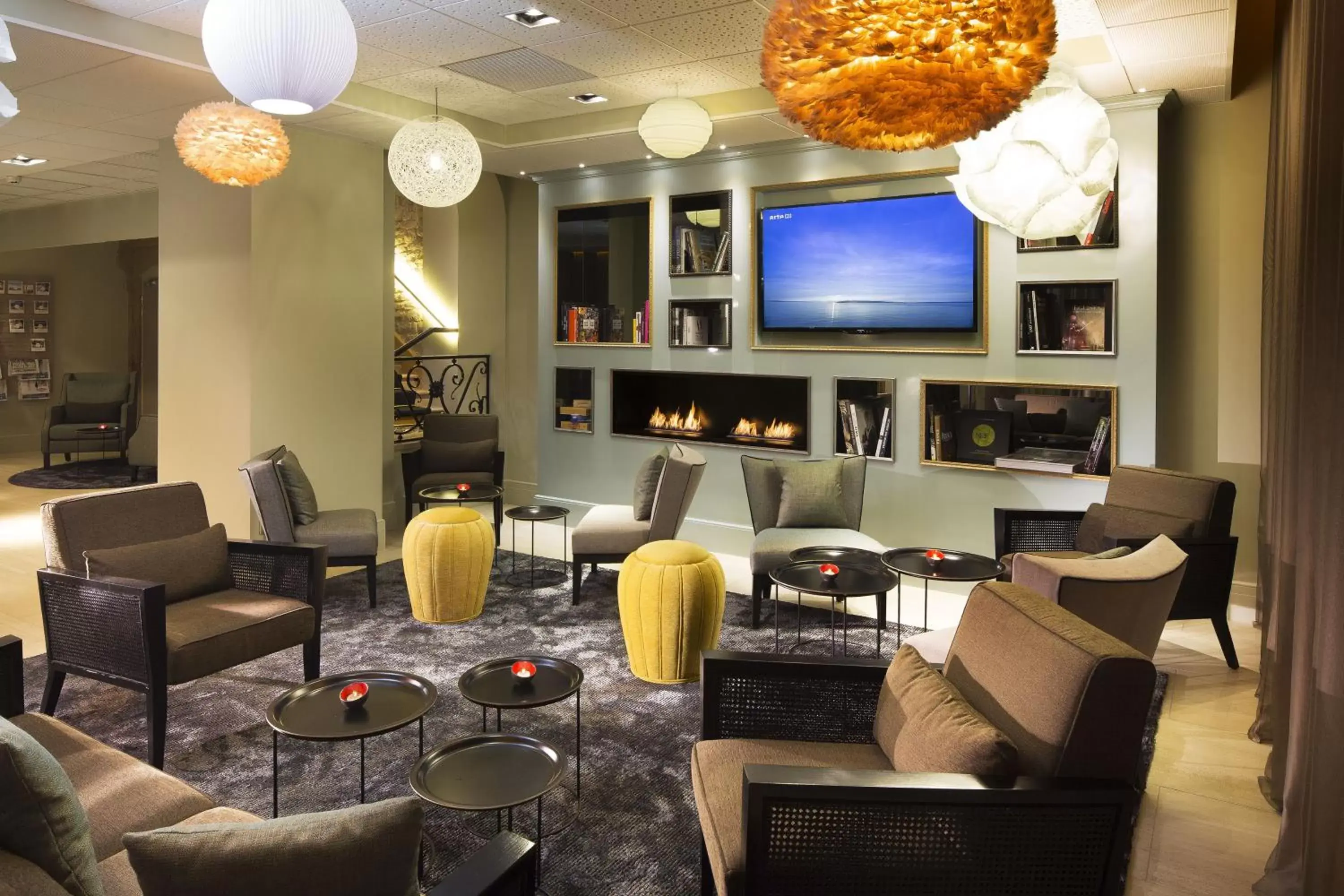 Communal lounge/ TV room, Lounge/Bar in Oceania Le Jura Dijon