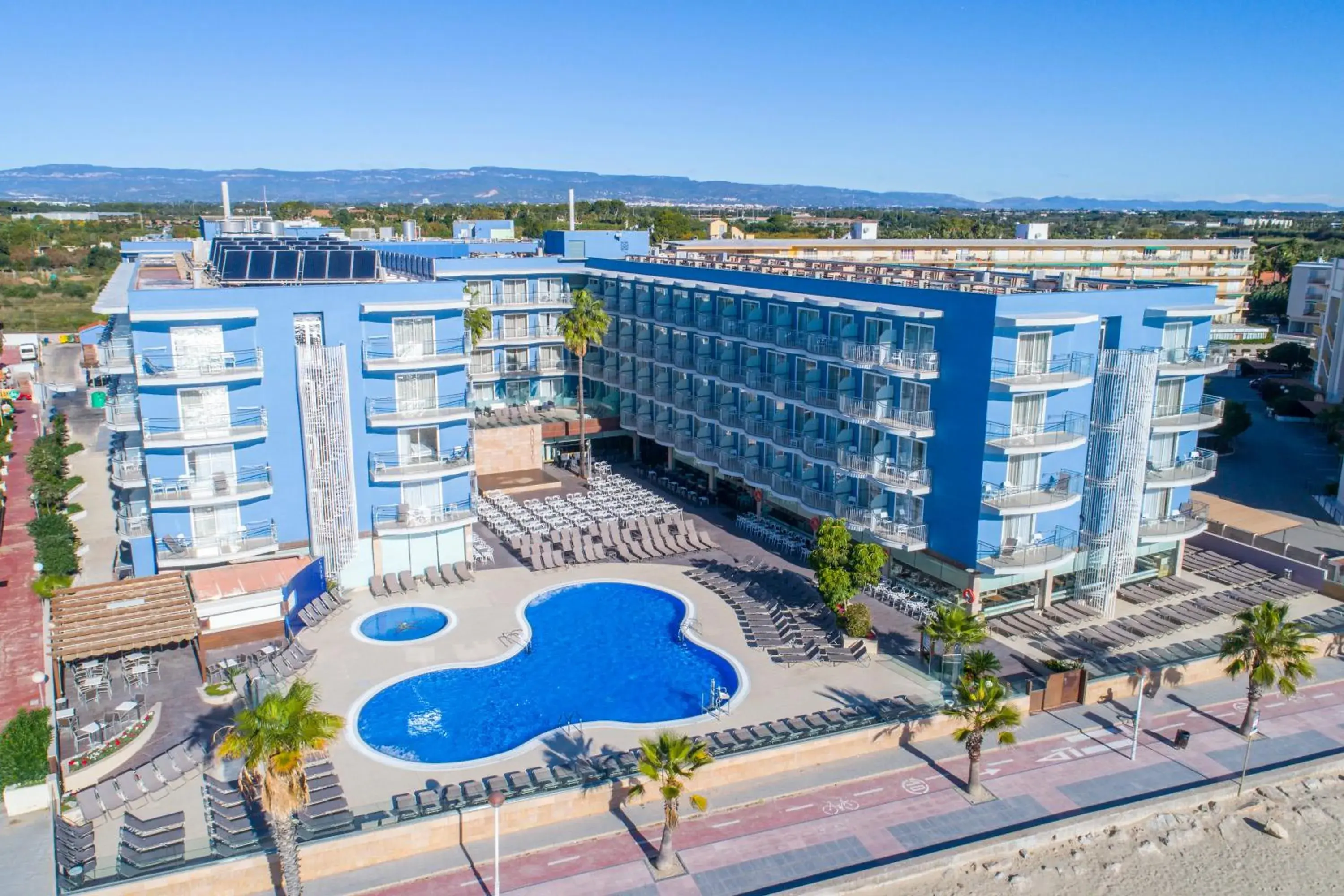 Property building, Pool View in Augustus