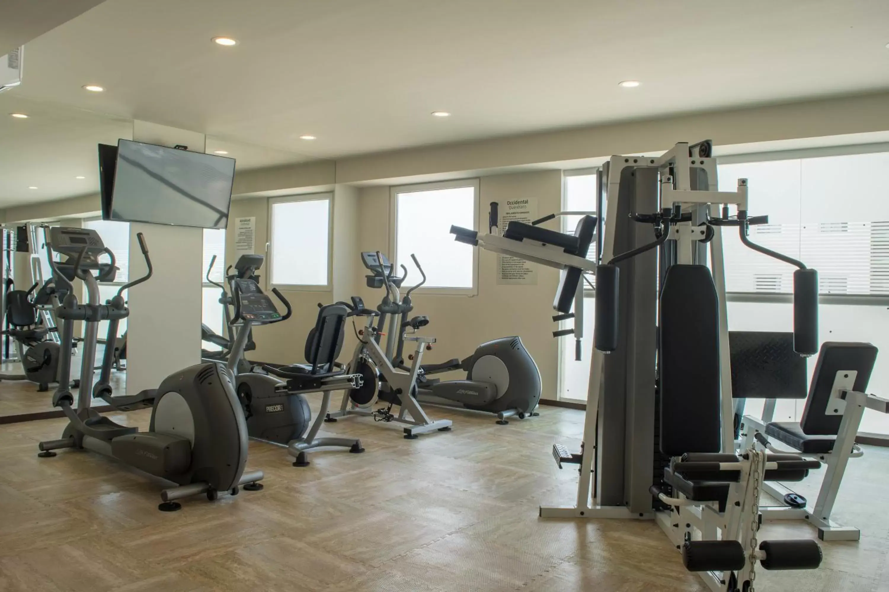 Fitness centre/facilities, Fitness Center/Facilities in Hotel Crown Victoria