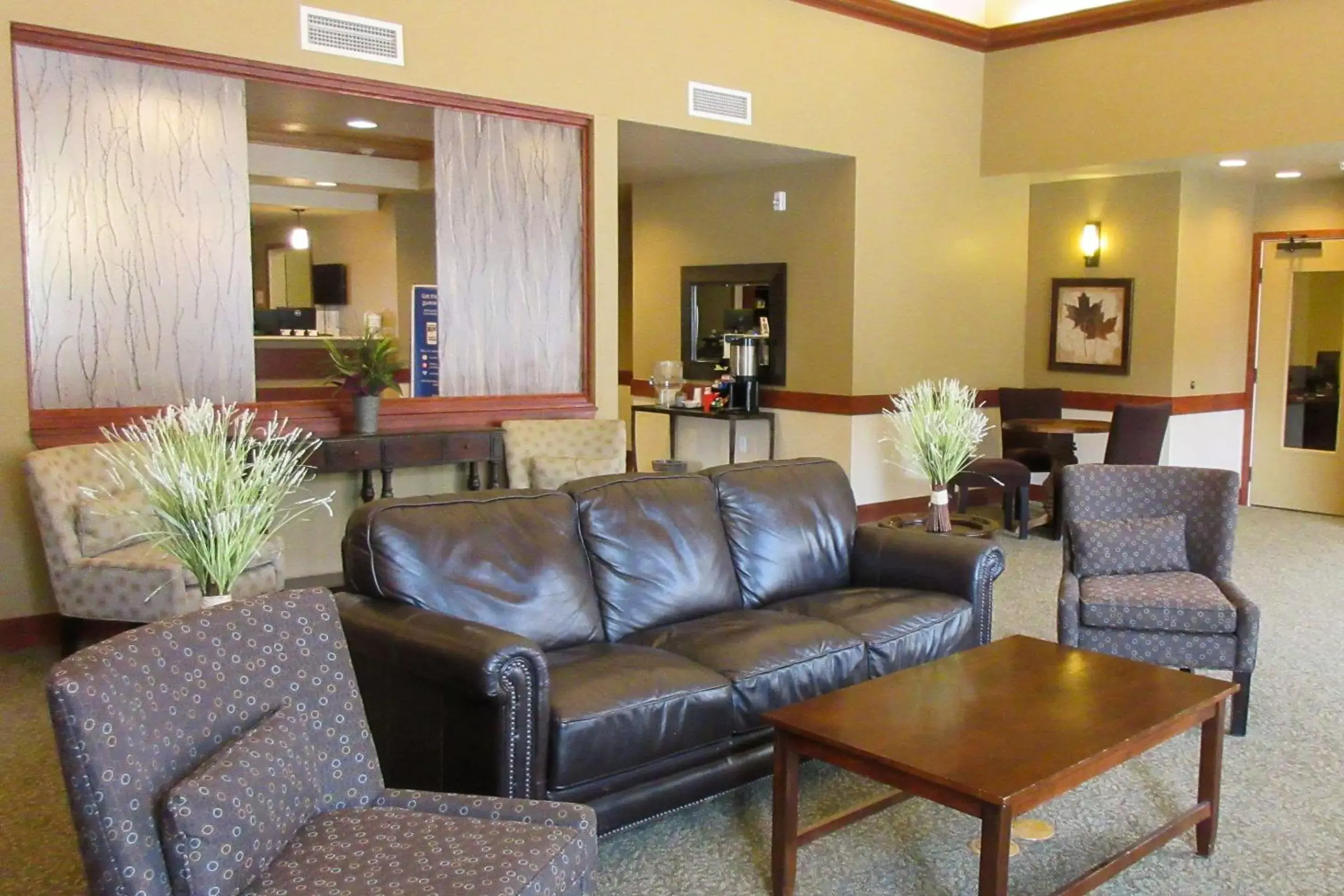 Lobby or reception, Lobby/Reception in Clarion Hotel & Suites Near Pioneer Power Generating Station
