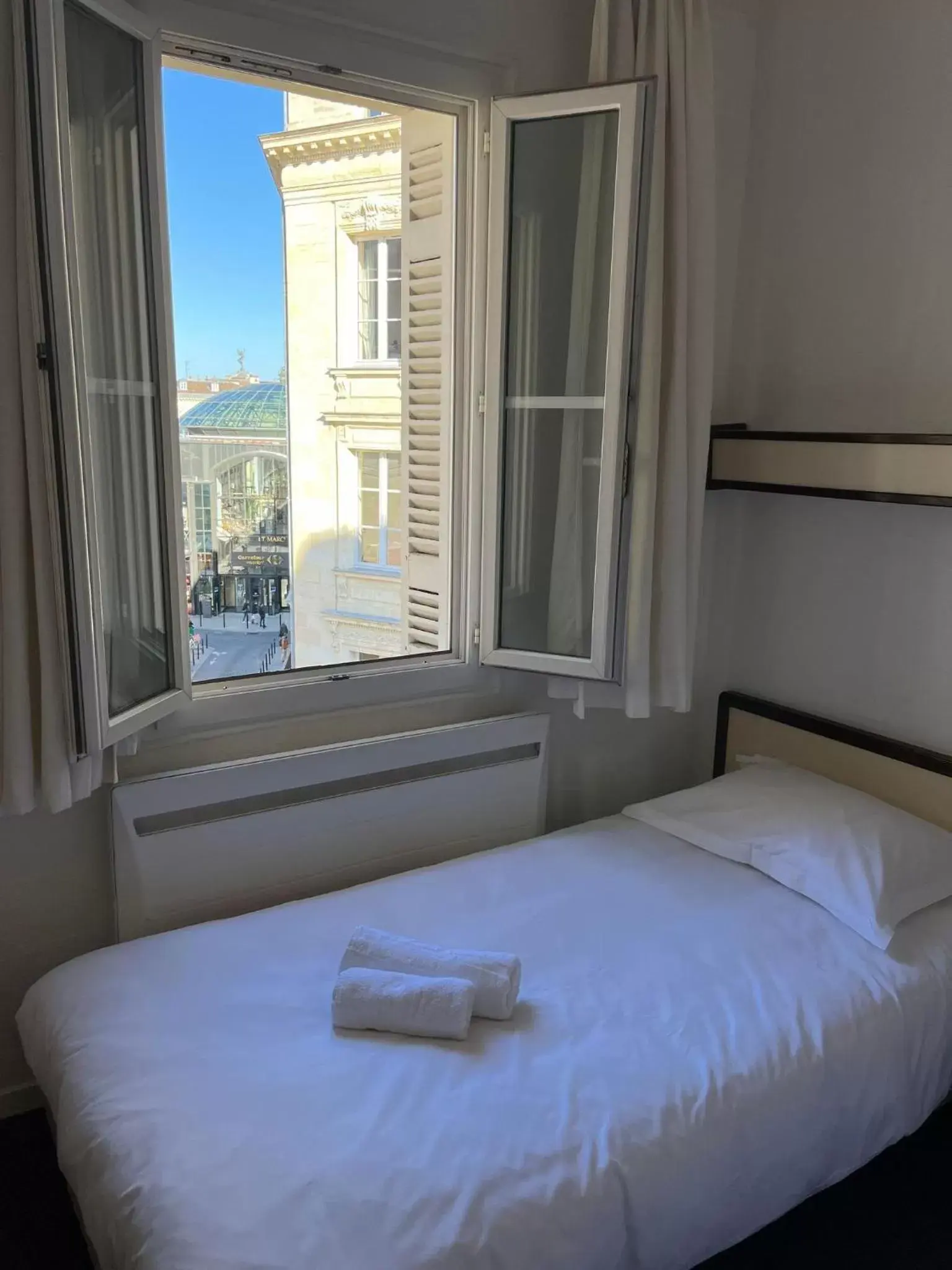 Nearby landmark, Bed in Brit Hotel Des Grands Hommes - Bordeaux Centre