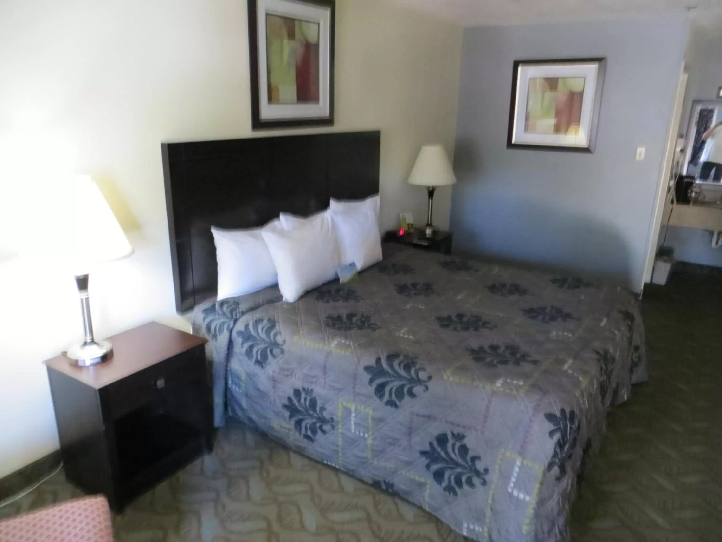 King Room - Non-Smoking in Days Inn by Wyndham Bryan College Station