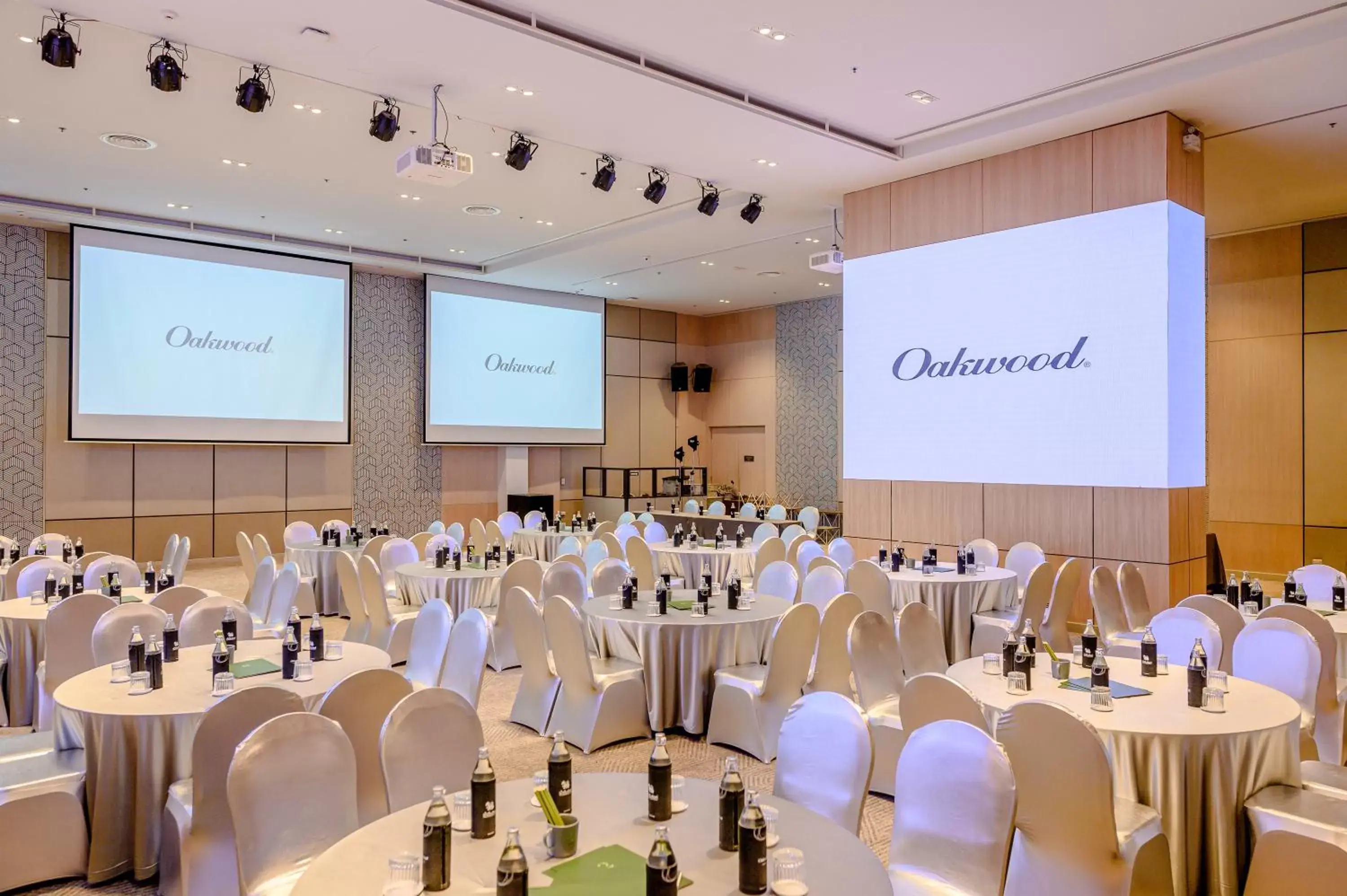 Meeting/conference room, Banquet Facilities in Oakwood Hotel & Residence Sriracha - SHA Extra Plus