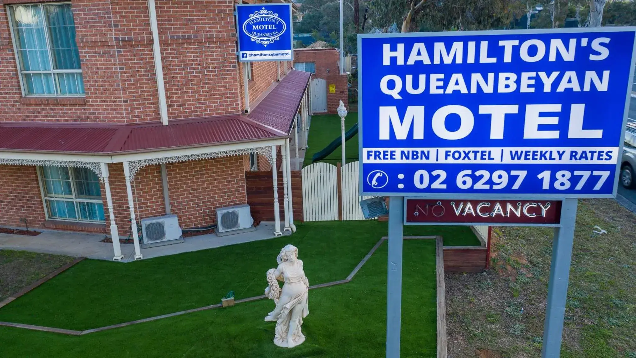 Garden in Hamilton's Queanbeyan Motel