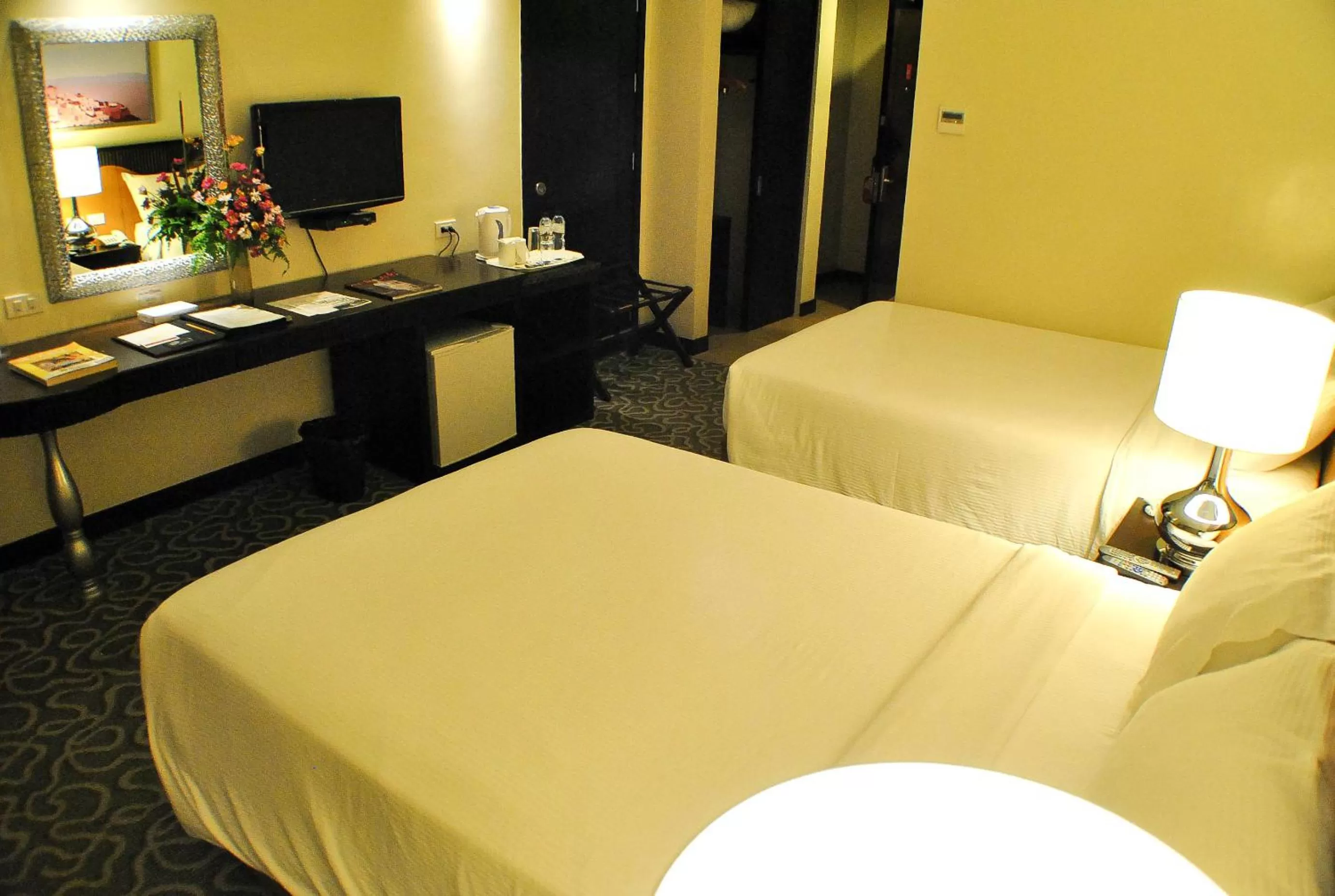Bed in Hotel Elizabeth Cebu