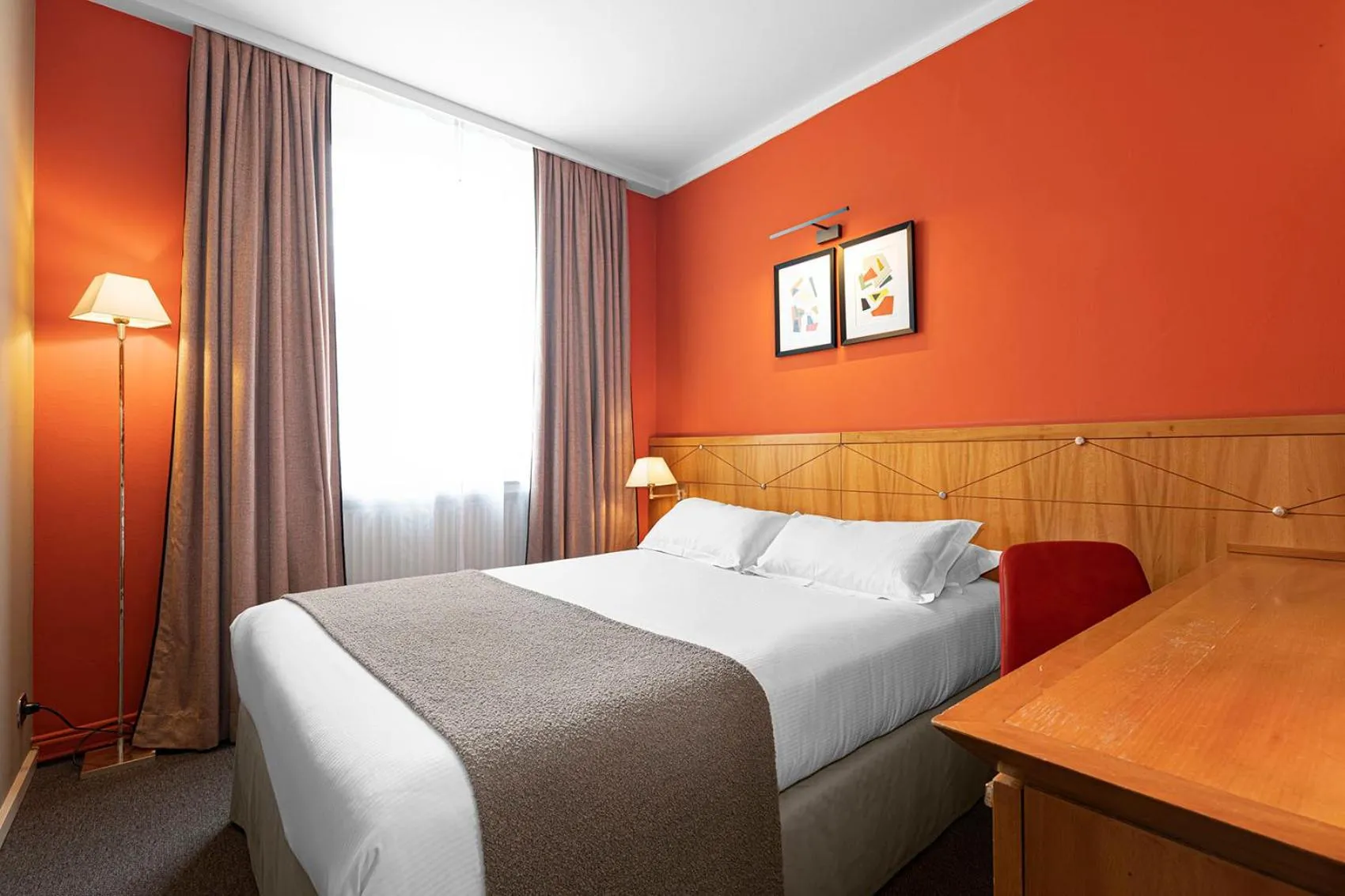 Photo of the whole room, Bed in Hôtel Des Artistes