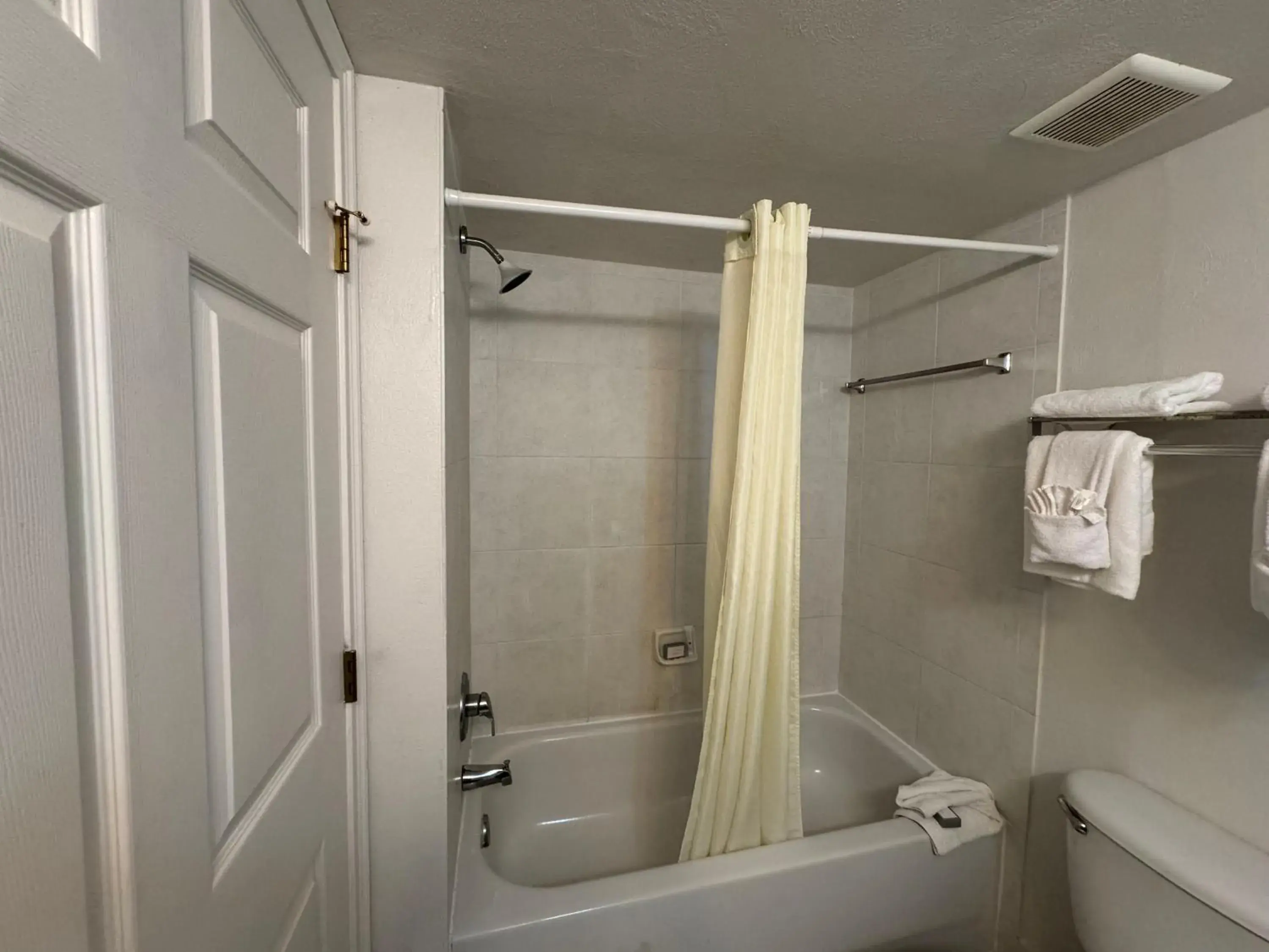 Bathroom in Emerald Shores Hotel - Daytona Beach