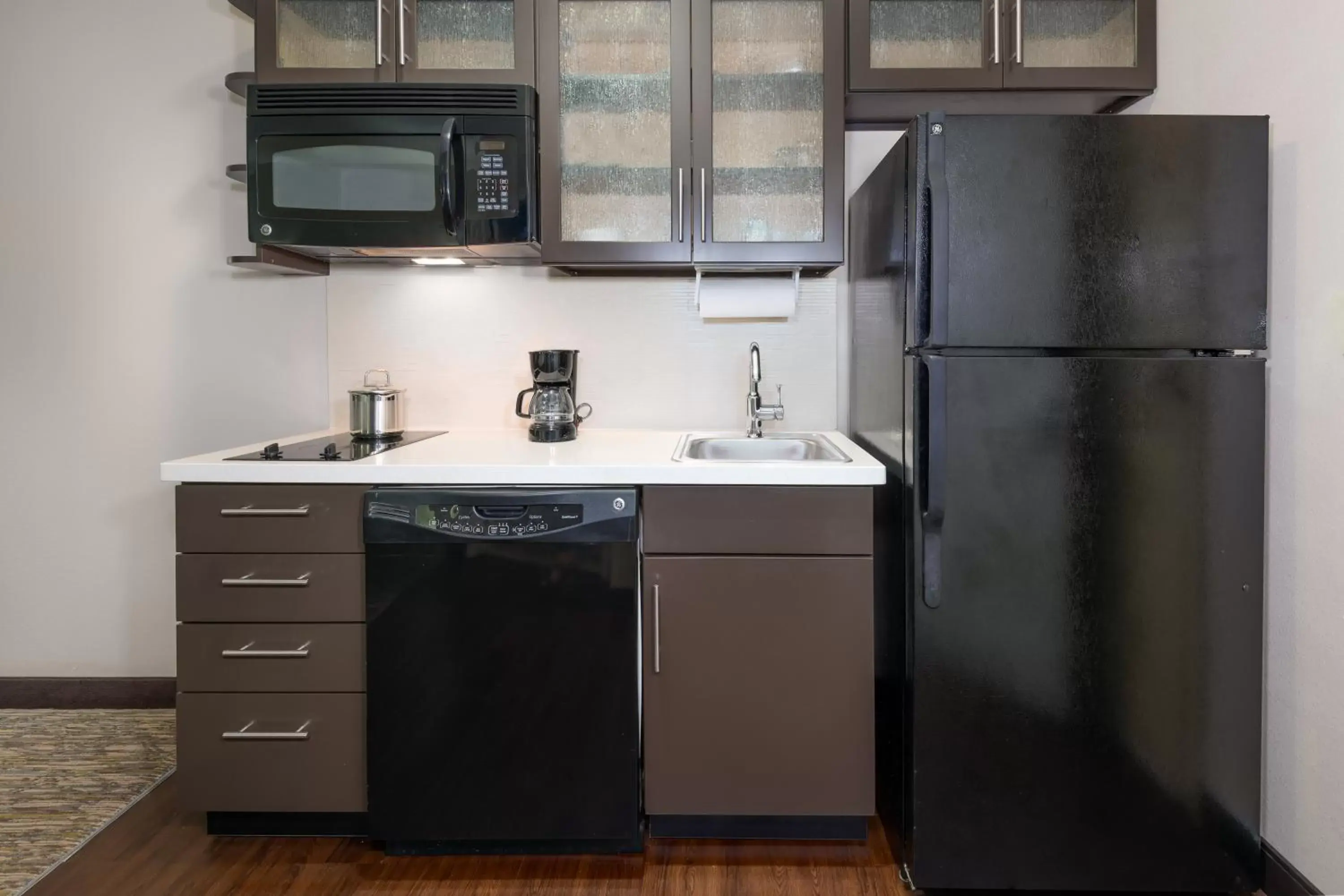 Kitchen or kitchenette, Bathroom in Candlewood Suites Athens, an IHG Hotel