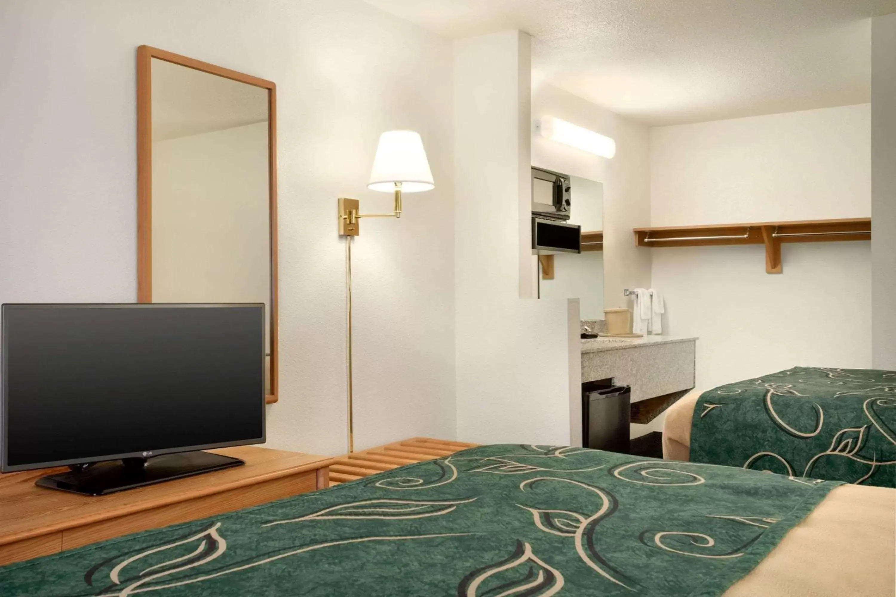 Photo of the whole room, TV/Entertainment Center in Travelodge by Wyndham Cheyenne