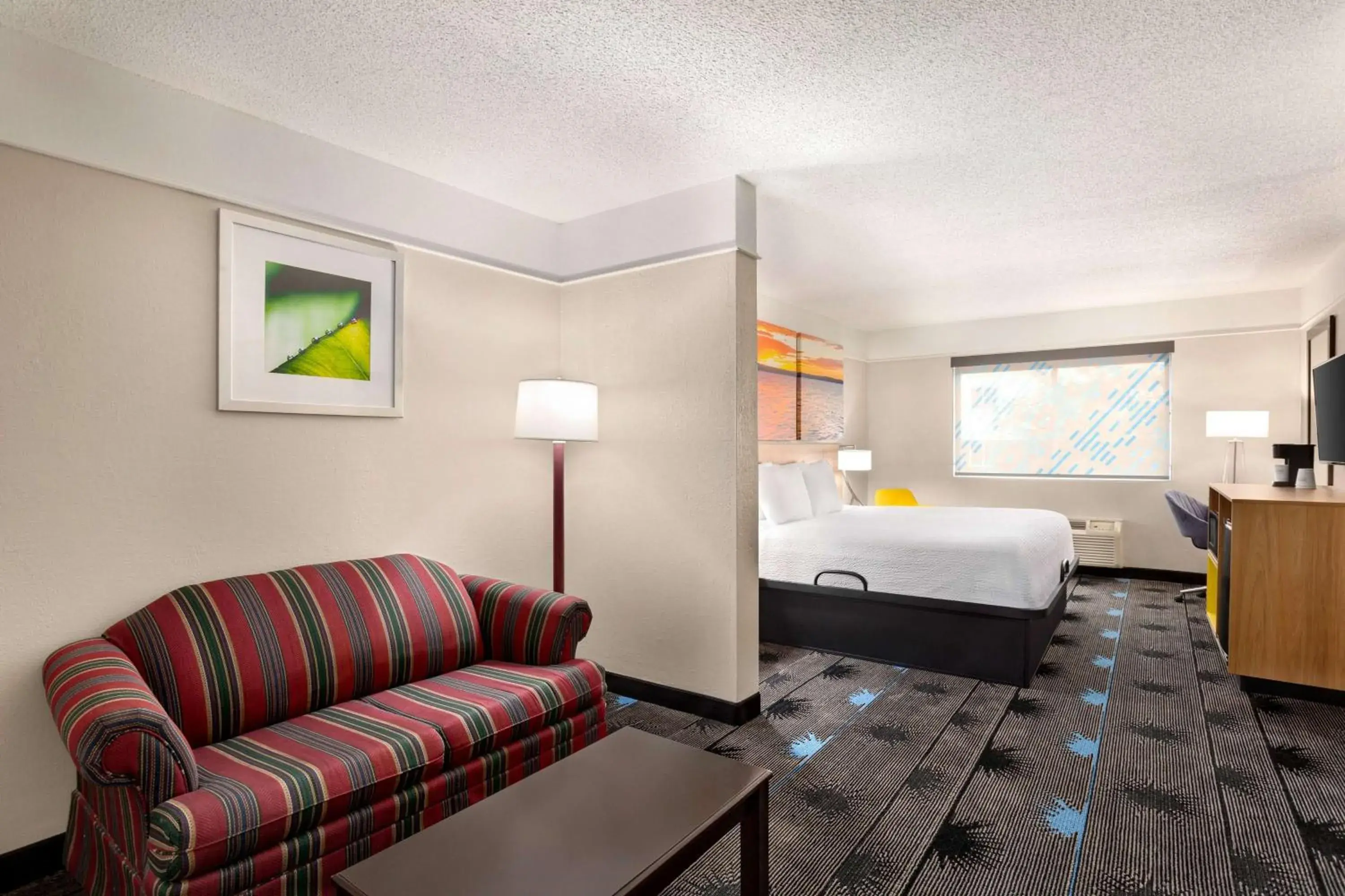 Photo of the whole room in Days Inn by Wyndham Kansas City International Airport